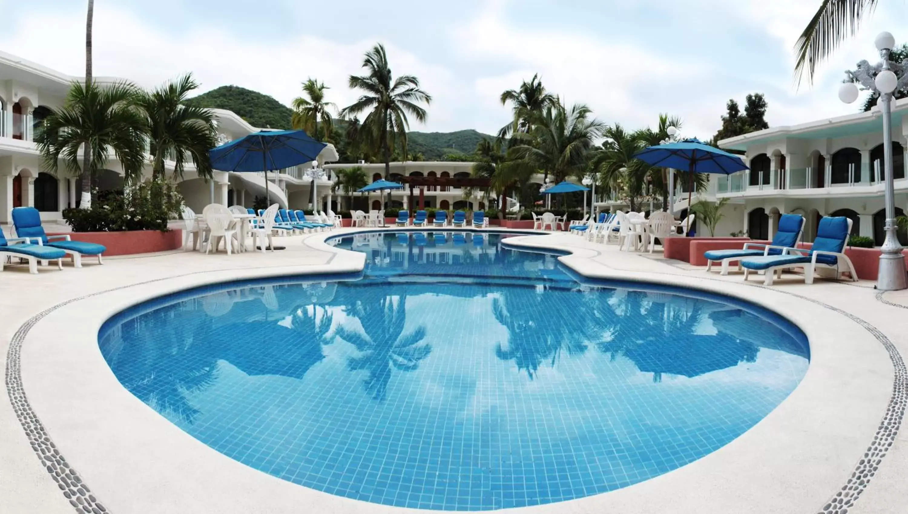 Swimming Pool in Hotel Costa Azul