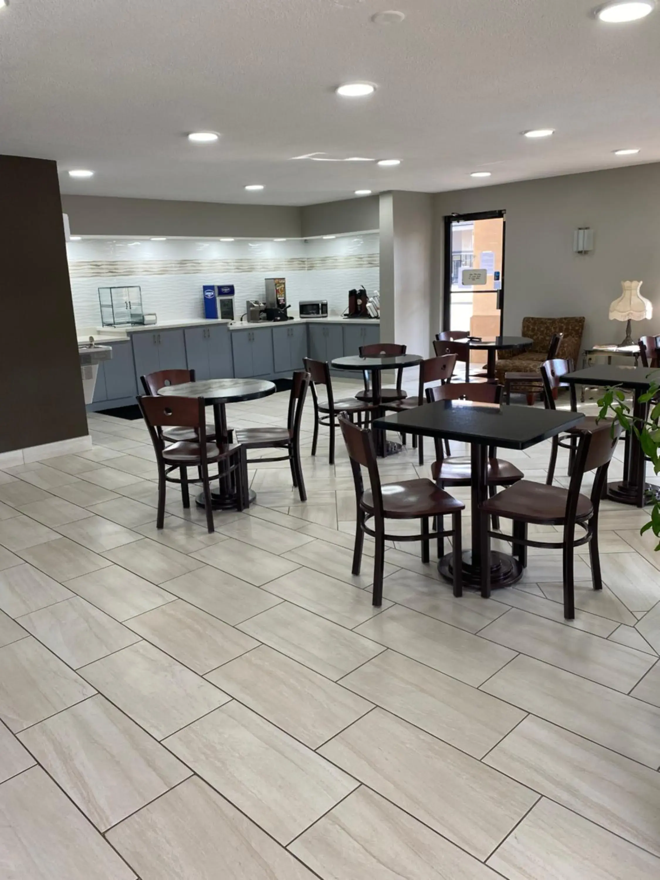 Lobby or reception, Restaurant/Places to Eat in Mockingbird Inn & Suites