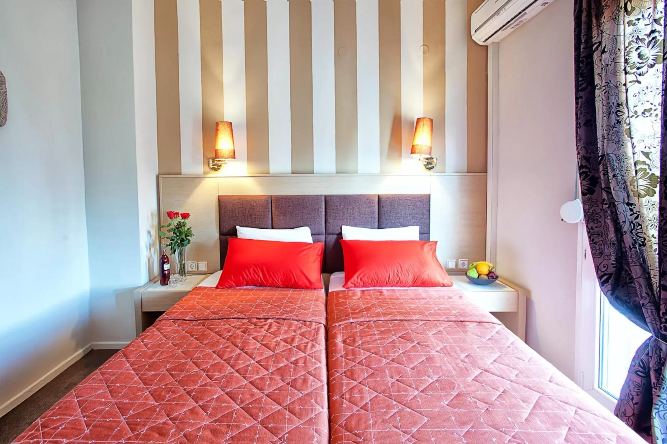 Bed in Anastassiou Hotel - Bike and motorcycle friendly hotel