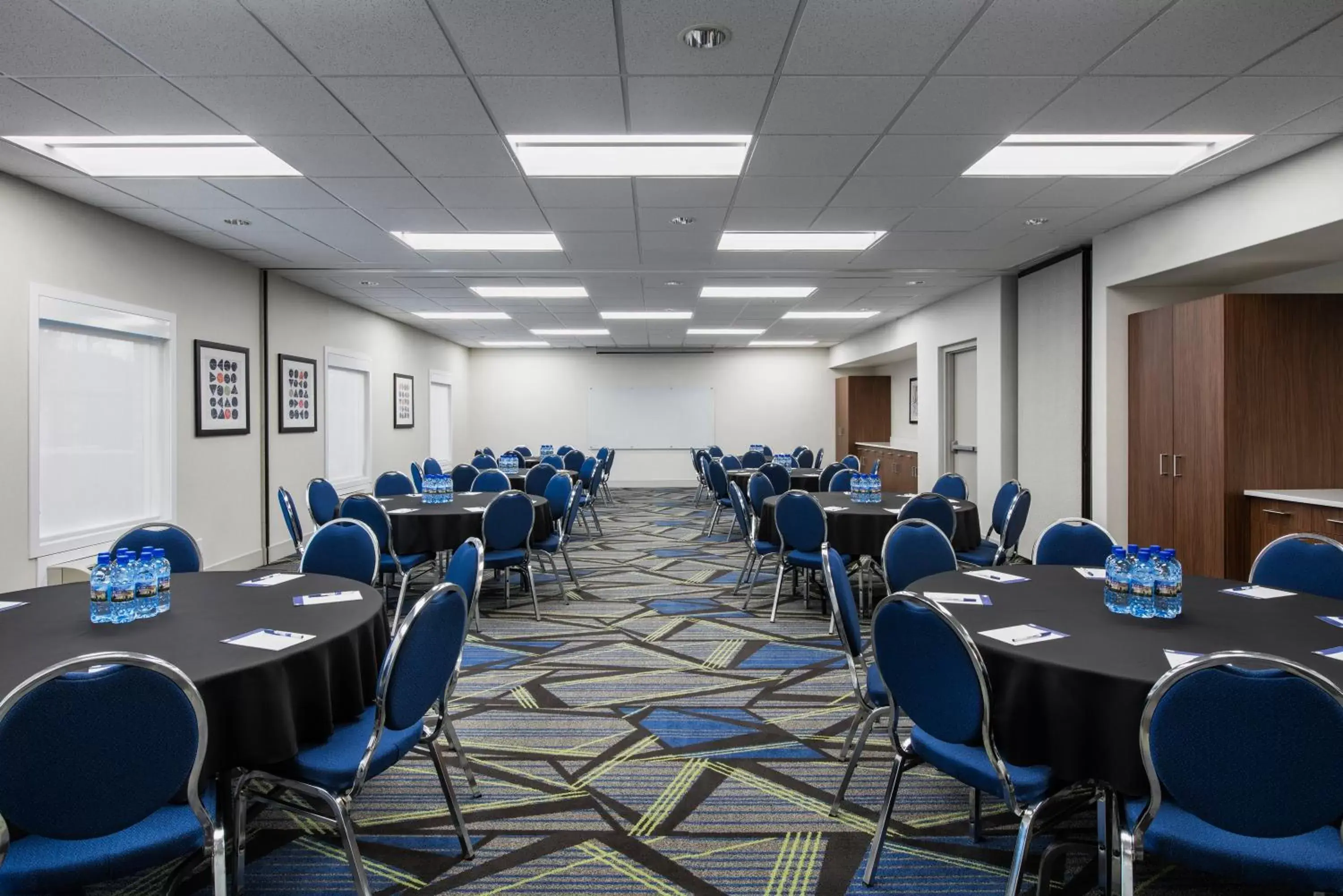 Meeting/conference room in Holiday Inn Express Hotel & Suites Saskatoon, an IHG Hotel