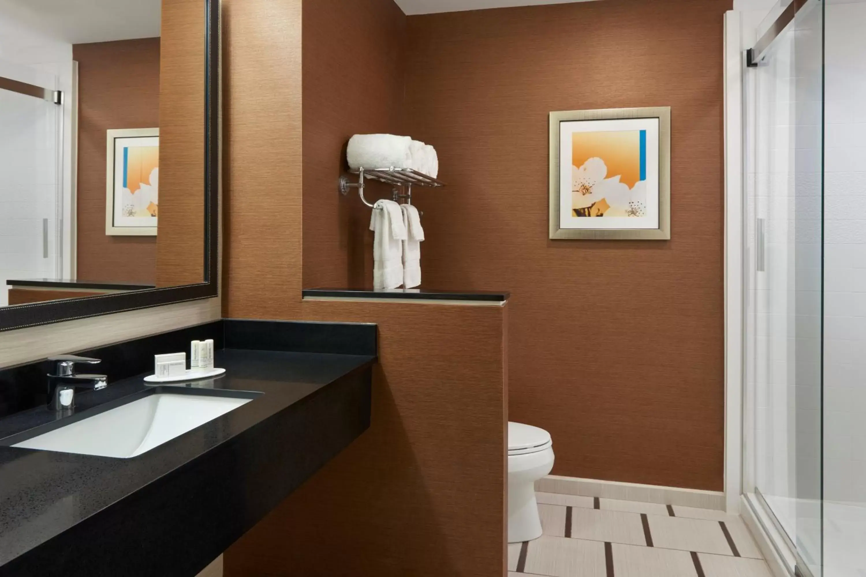 Bathroom in Fairfield Inn & Suites by Marriott Barrie