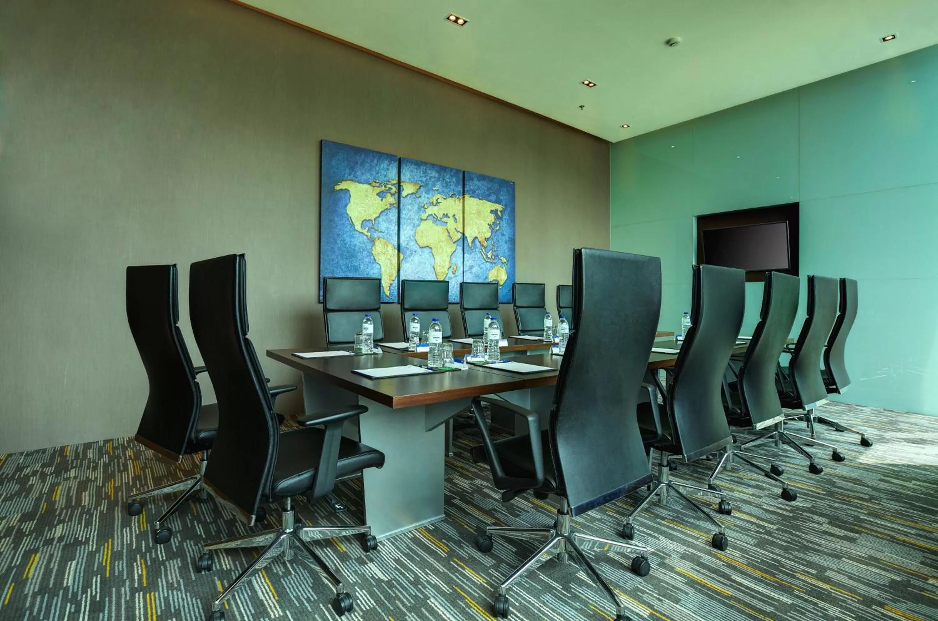 Meeting/conference room in Holiday Inn Express Jakarta International Expo by IHG