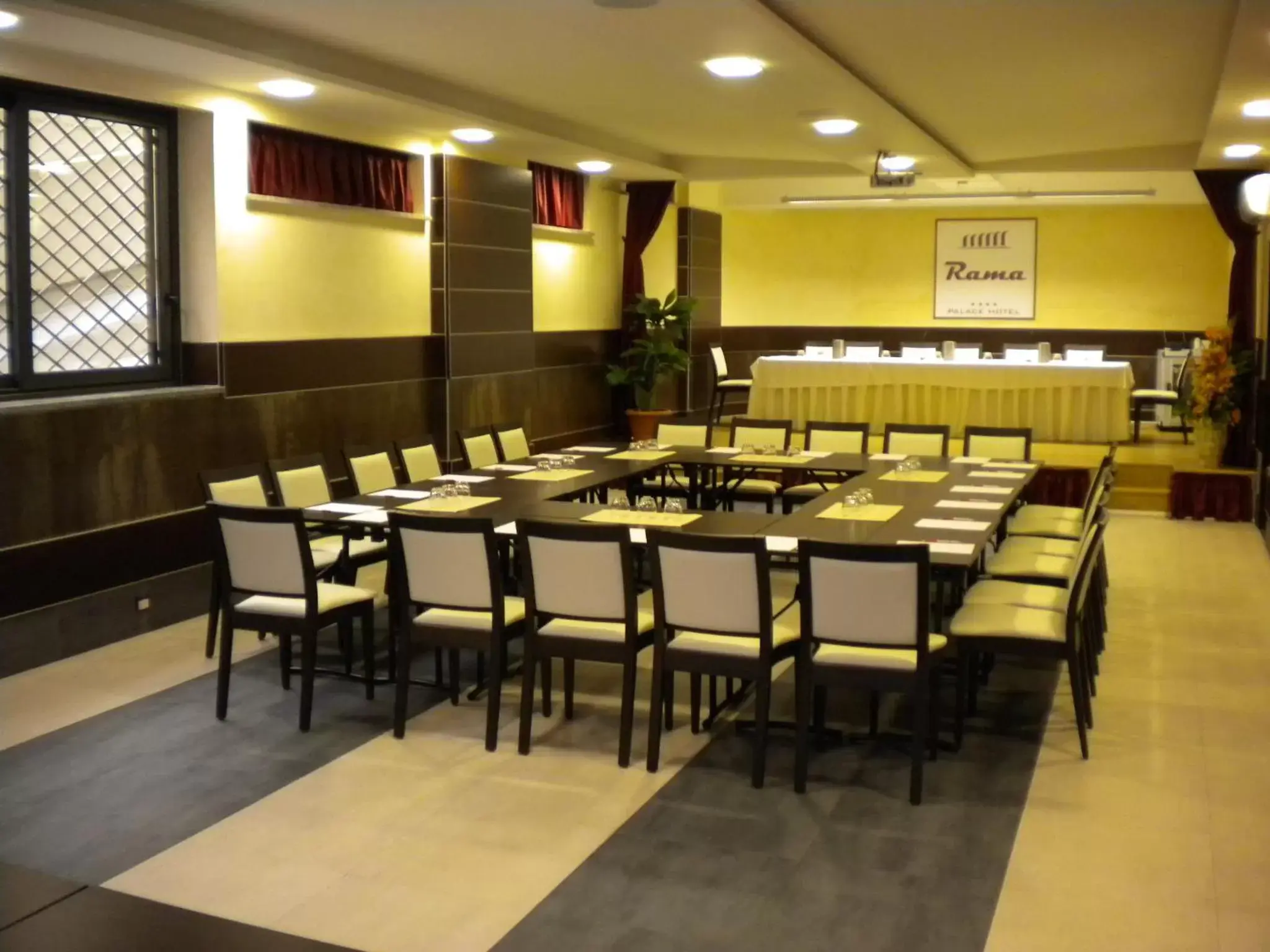 Meeting/conference room, Restaurant/Places to Eat in Rama Palace Hotel