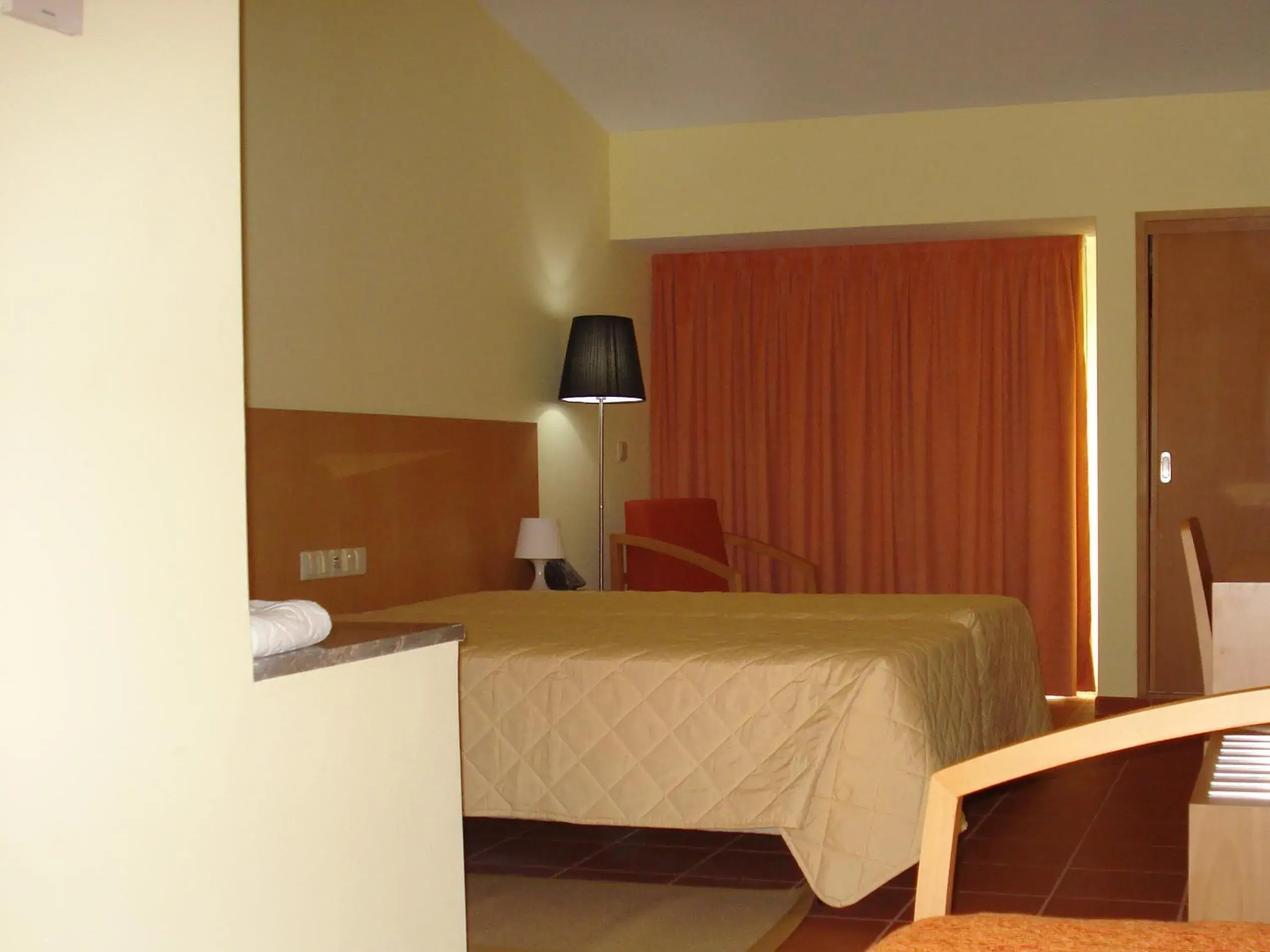 Bed, TV/Entertainment Center in INATEL Oeiras