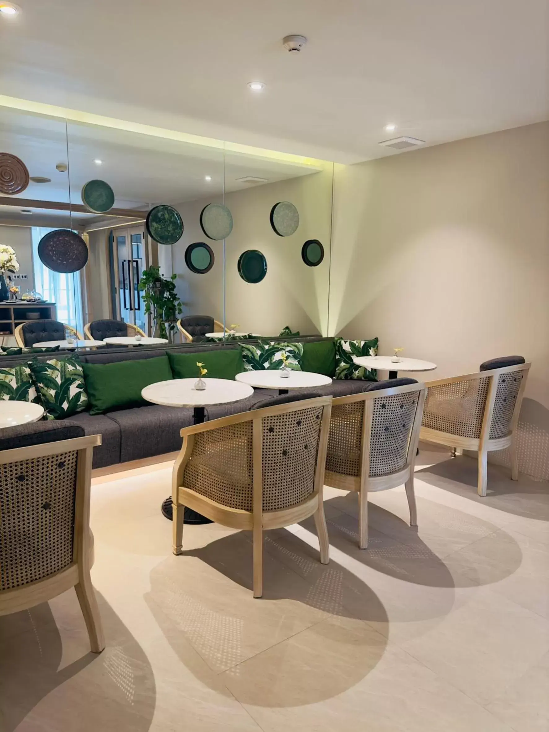 Lounge or bar in Maladee Rendezvous Hotel Chiang Mai Lounge or bar in Maladee Rendezvous Hotel Chiang Mai