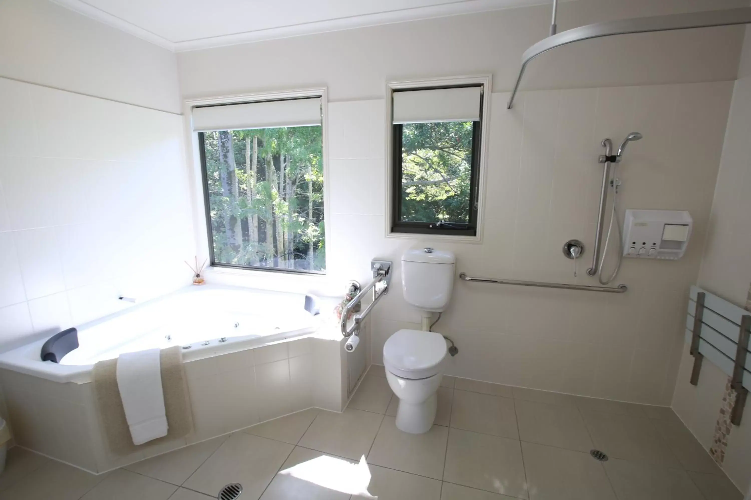 Facility for disabled guests, Bathroom in On Obi Maleny