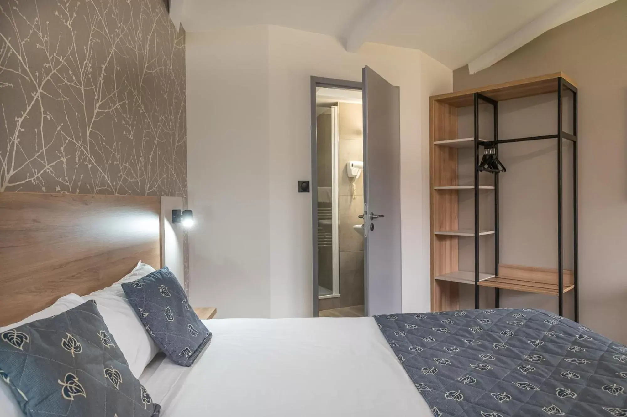 Double Room in Charme Hôtel, Montbéliard Sud Double Room in Charme Hôtel, Montbéliard Sud