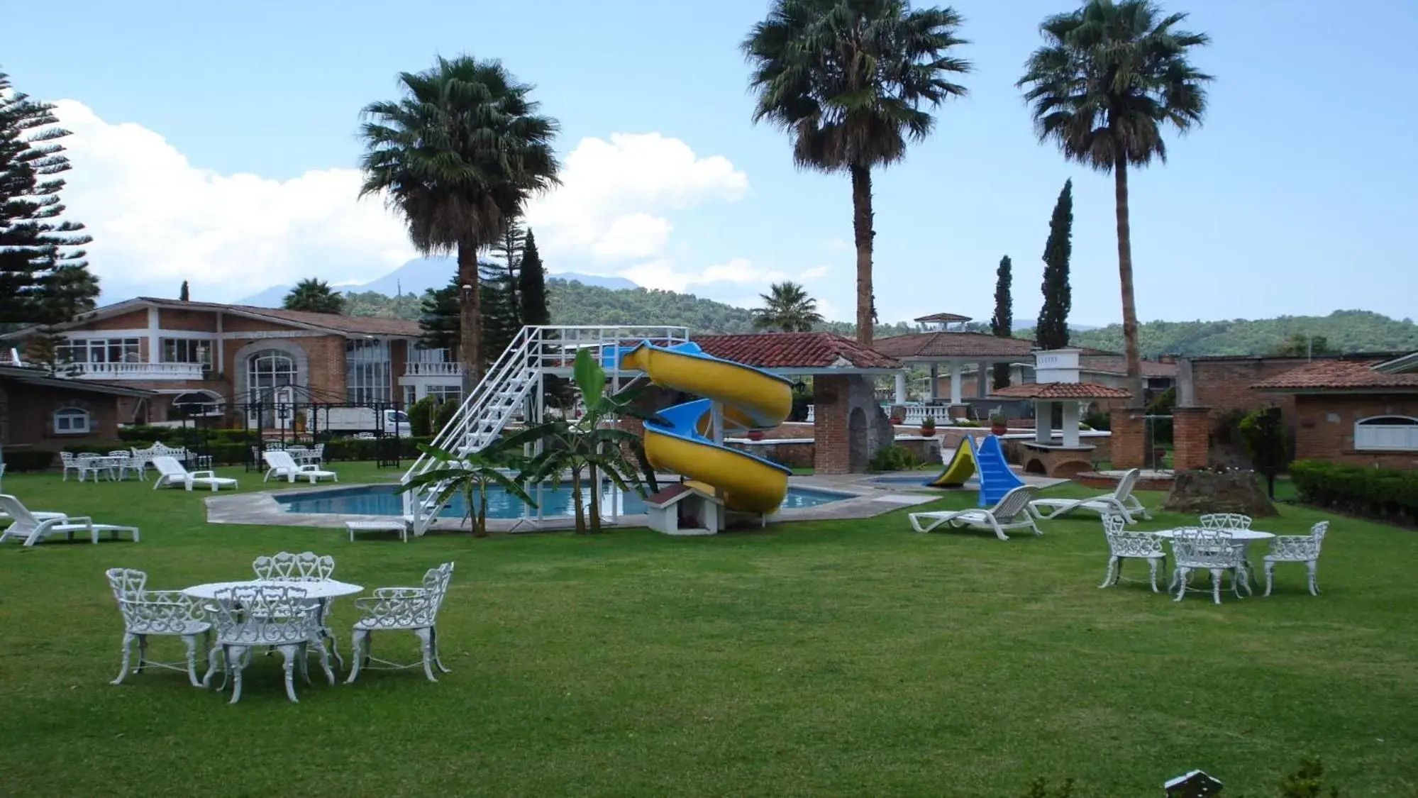 Garden, Children's Play Area in Hotel Villa Monarca Inn