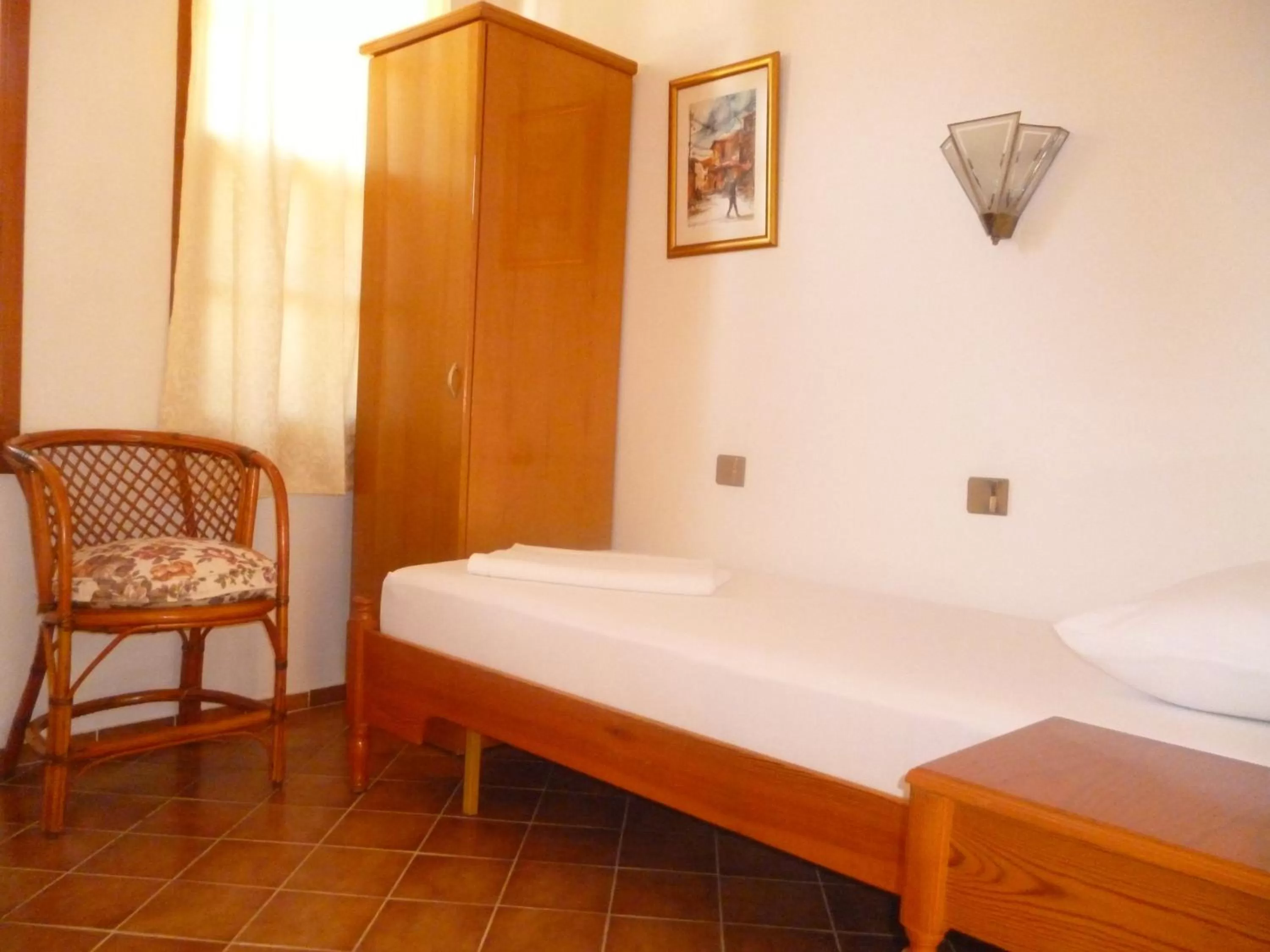 Bedroom, Bed in Frankfurt Hotel