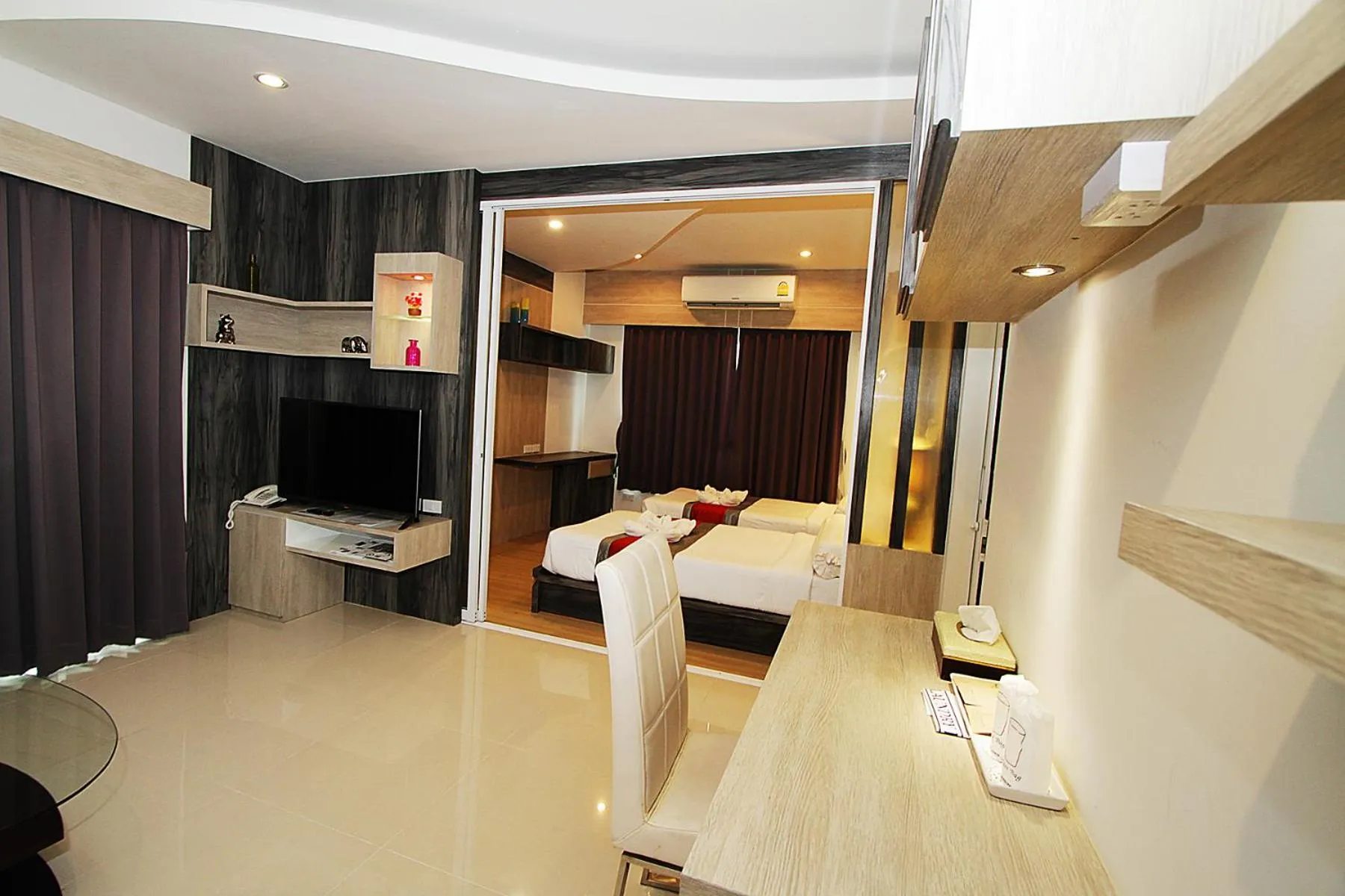 The Contrast i Hotel