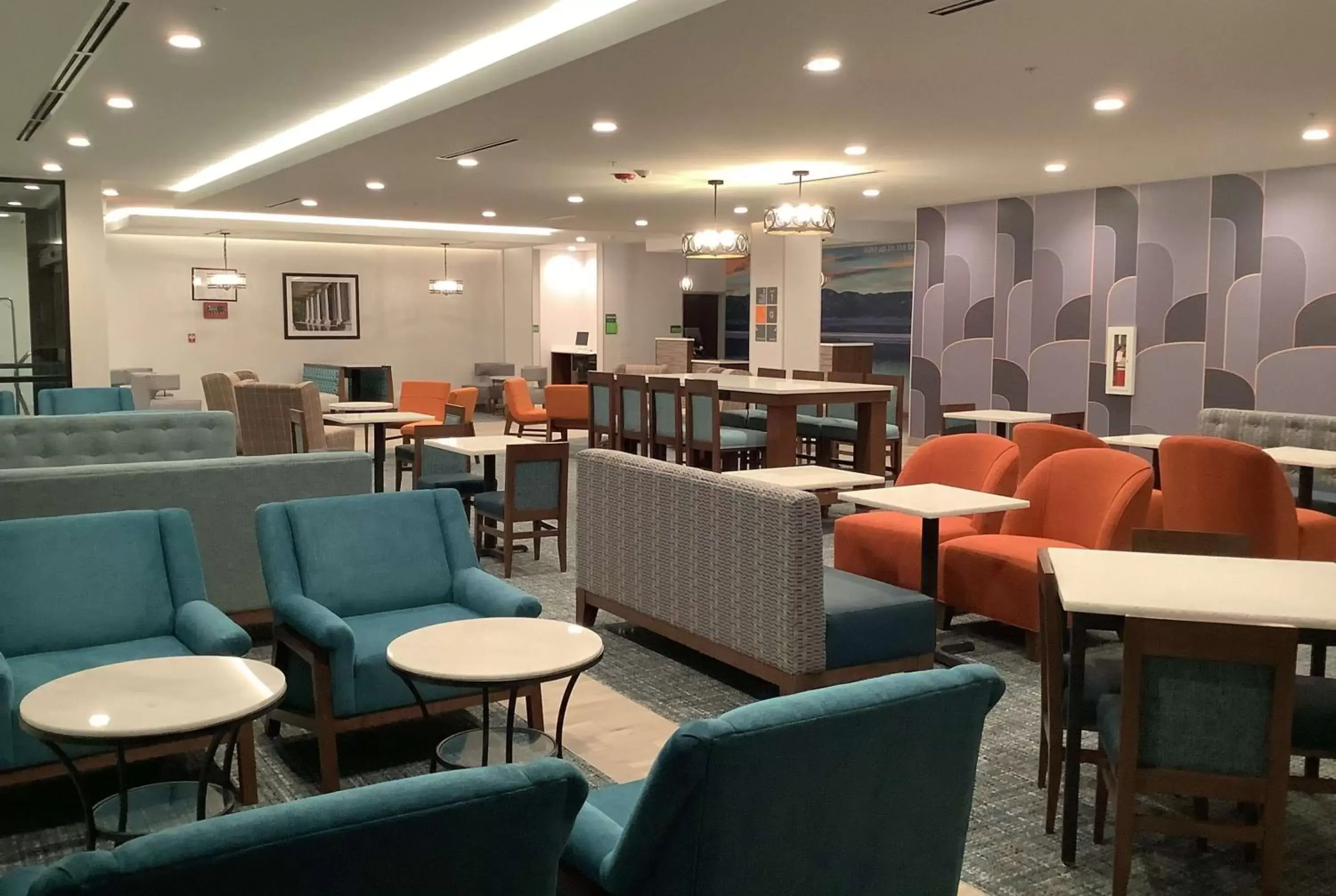 Lobby or reception, Restaurant/Places to Eat in La Quinta Inn & Suites by Wyndham Littleton-Red Rocks