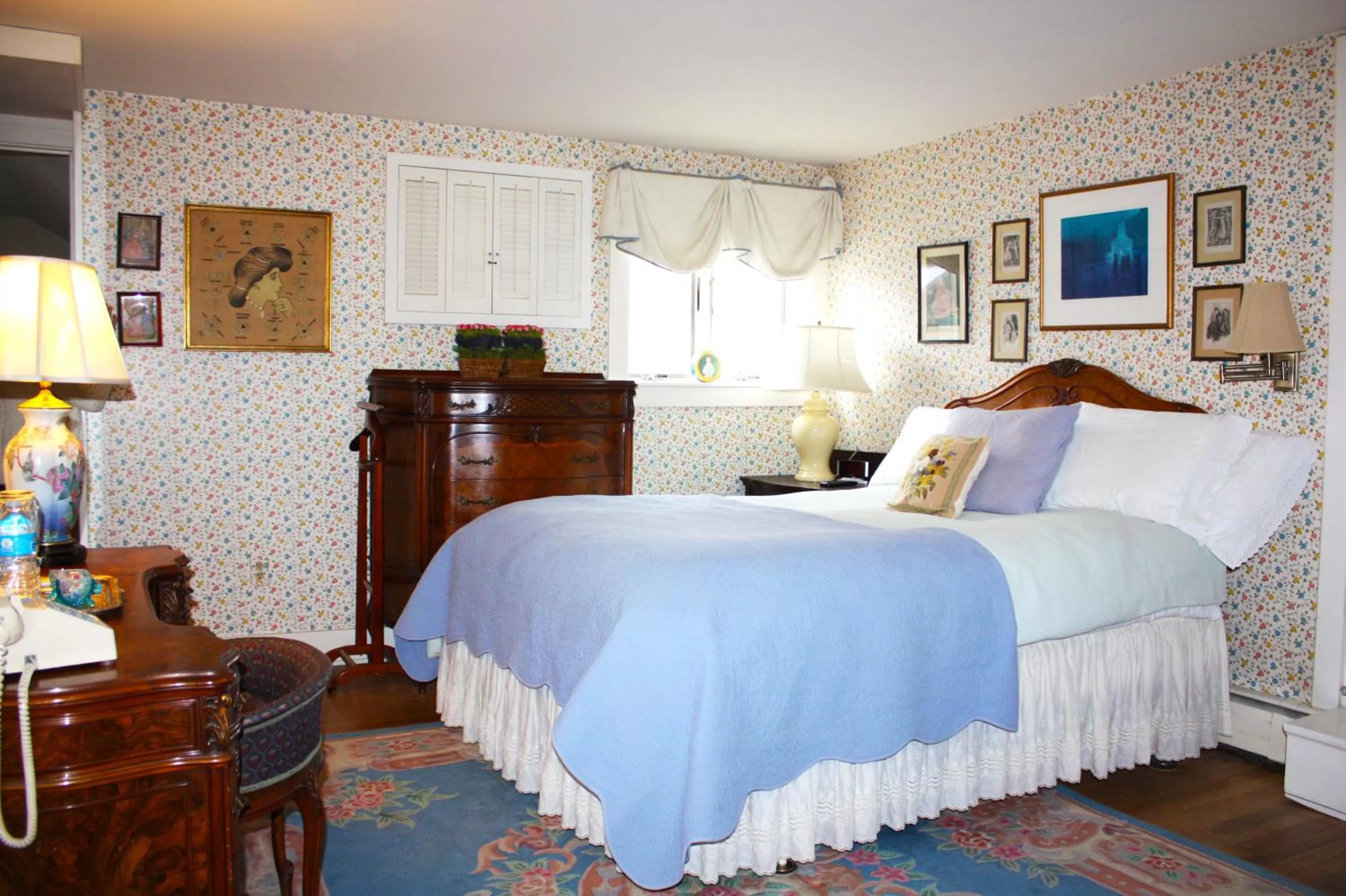 Bed in The White House Inn