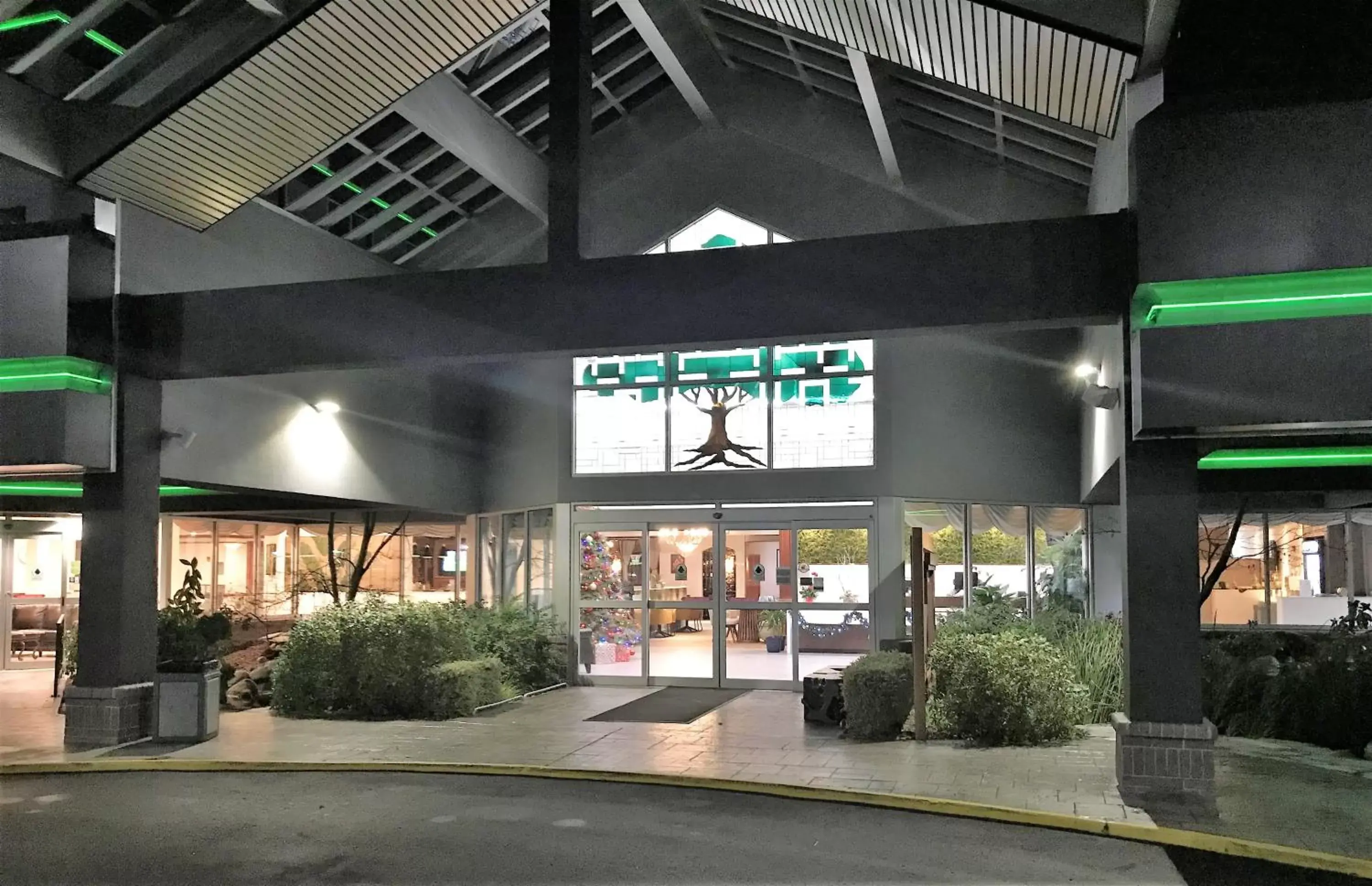 Property building in Medallion Inn and Suites Property building in Medallion Inn and Suites