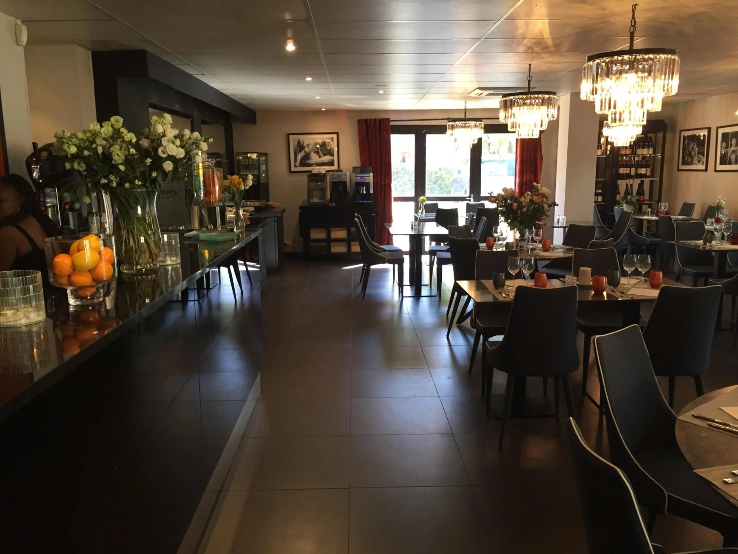 Restaurant/Places to Eat in Hotel Acadie Eragny ( ex Comfort Hotel)