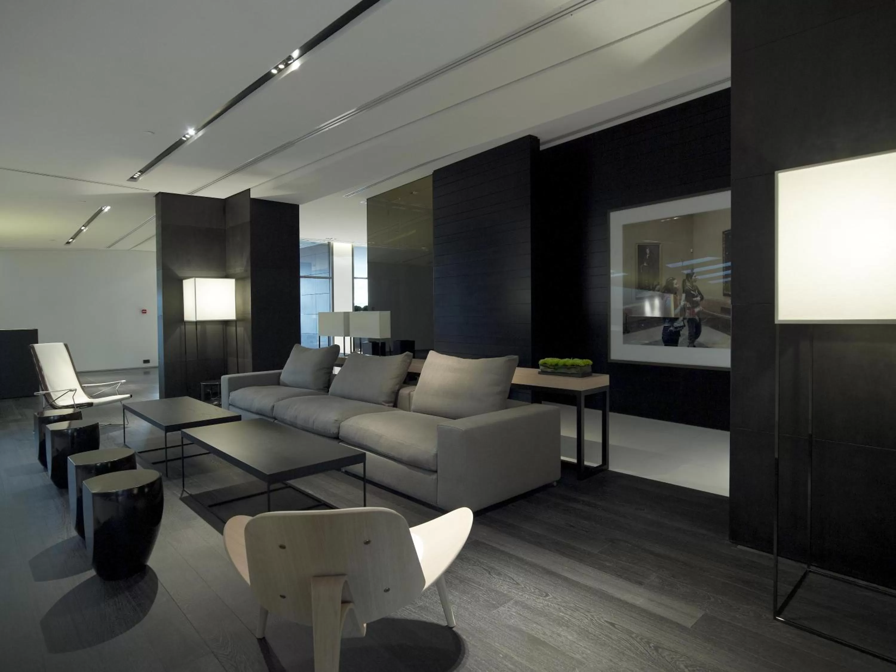 Lounge or bar in The Met Hotel Thessaloniki, a Member of Design Hotels