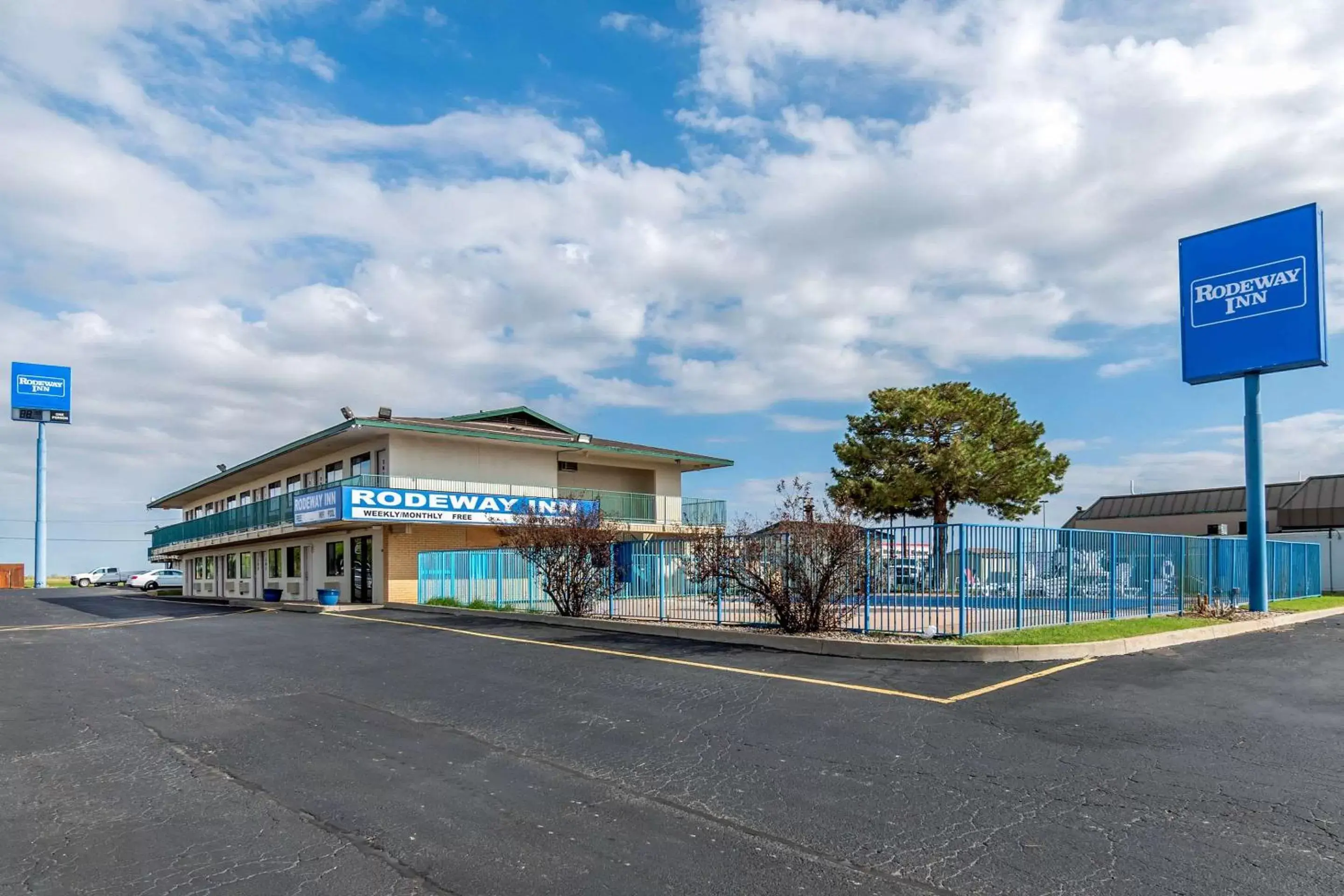 Property Building in Rodeway Inn