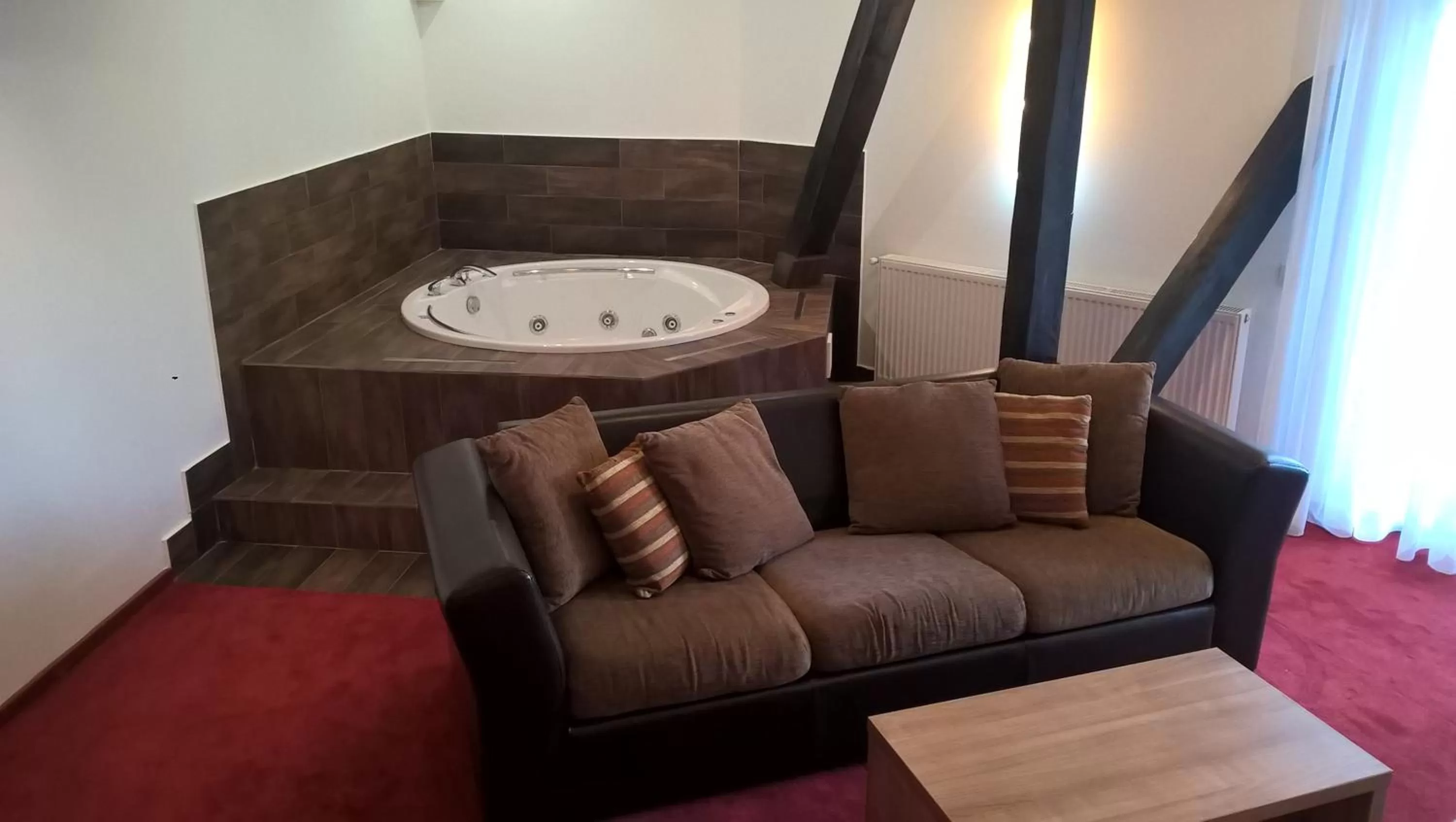 Hot Tub in Hotel Ave Lux