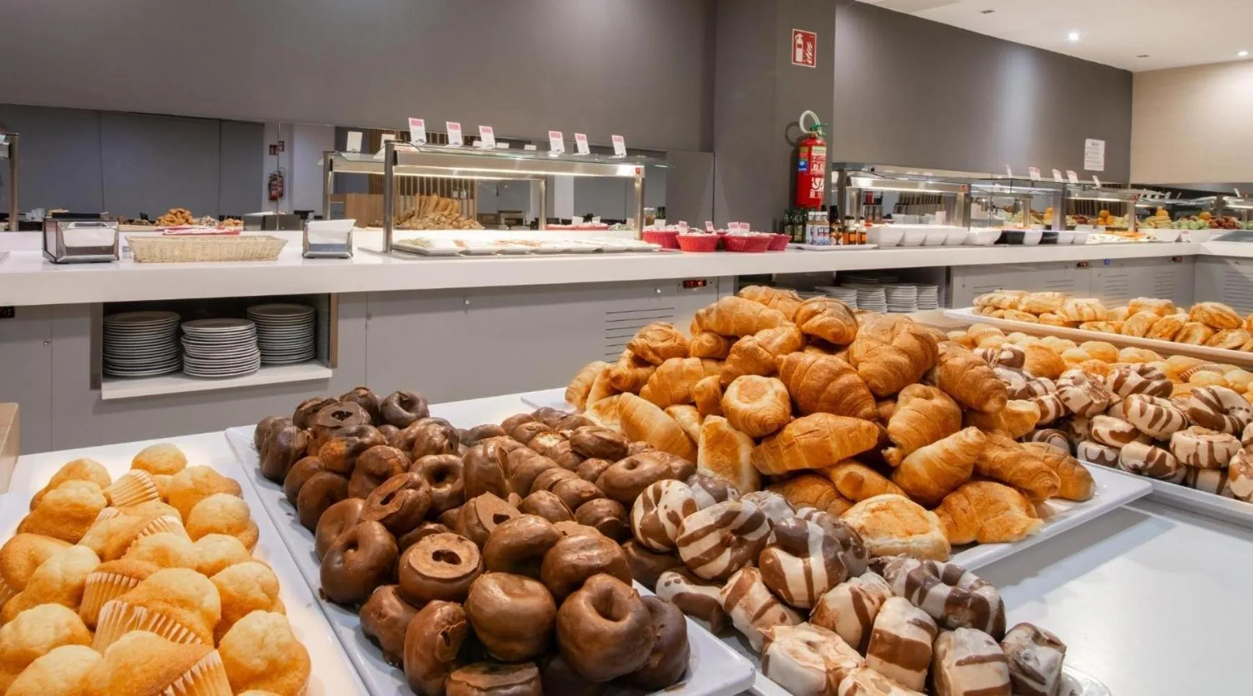 Buffet breakfast in Marina Elite