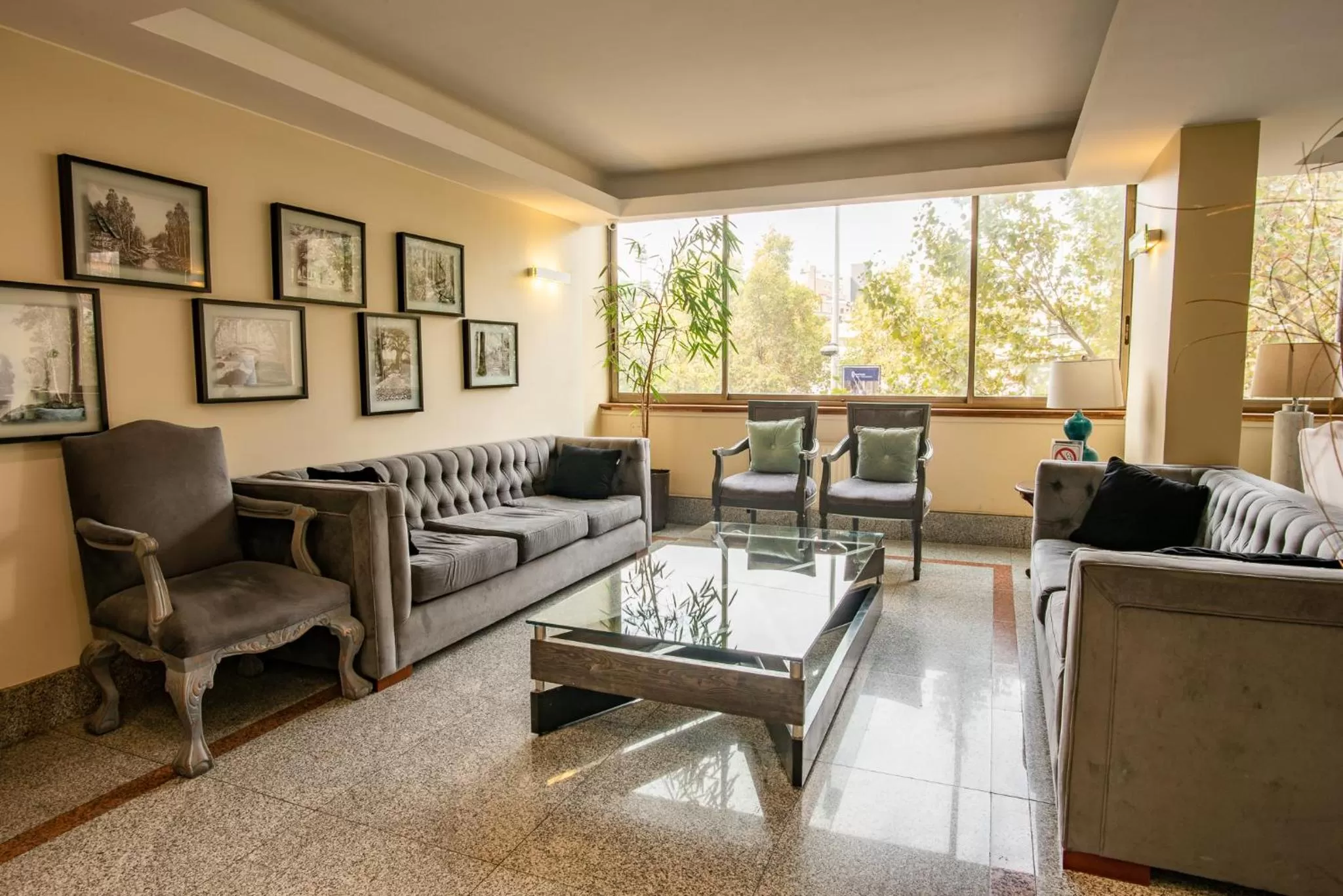 Communal lounge/ TV room in Hotel Libertador