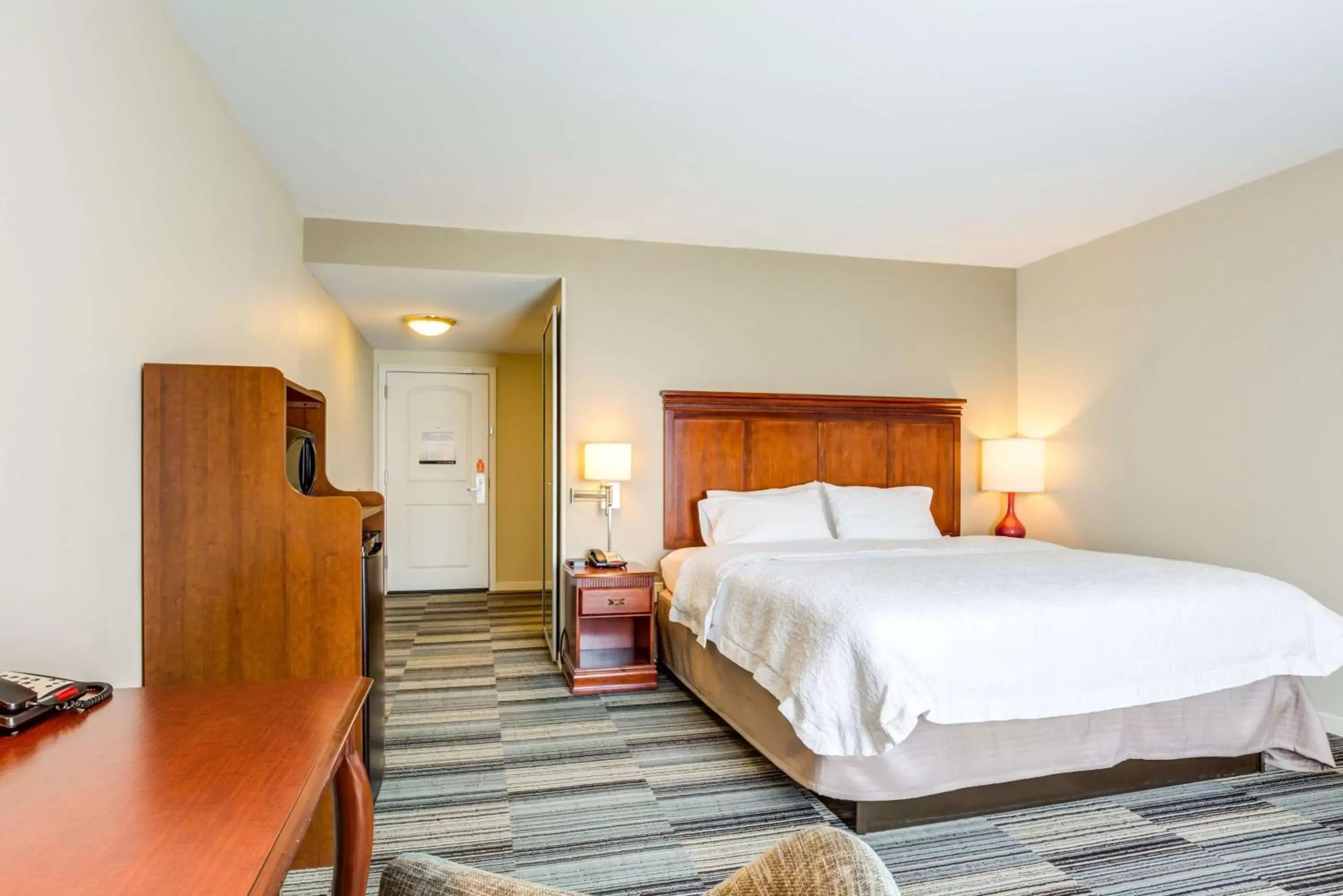 Bedroom, Bed in Hampton Inn & Suites Westford-Chelmsford