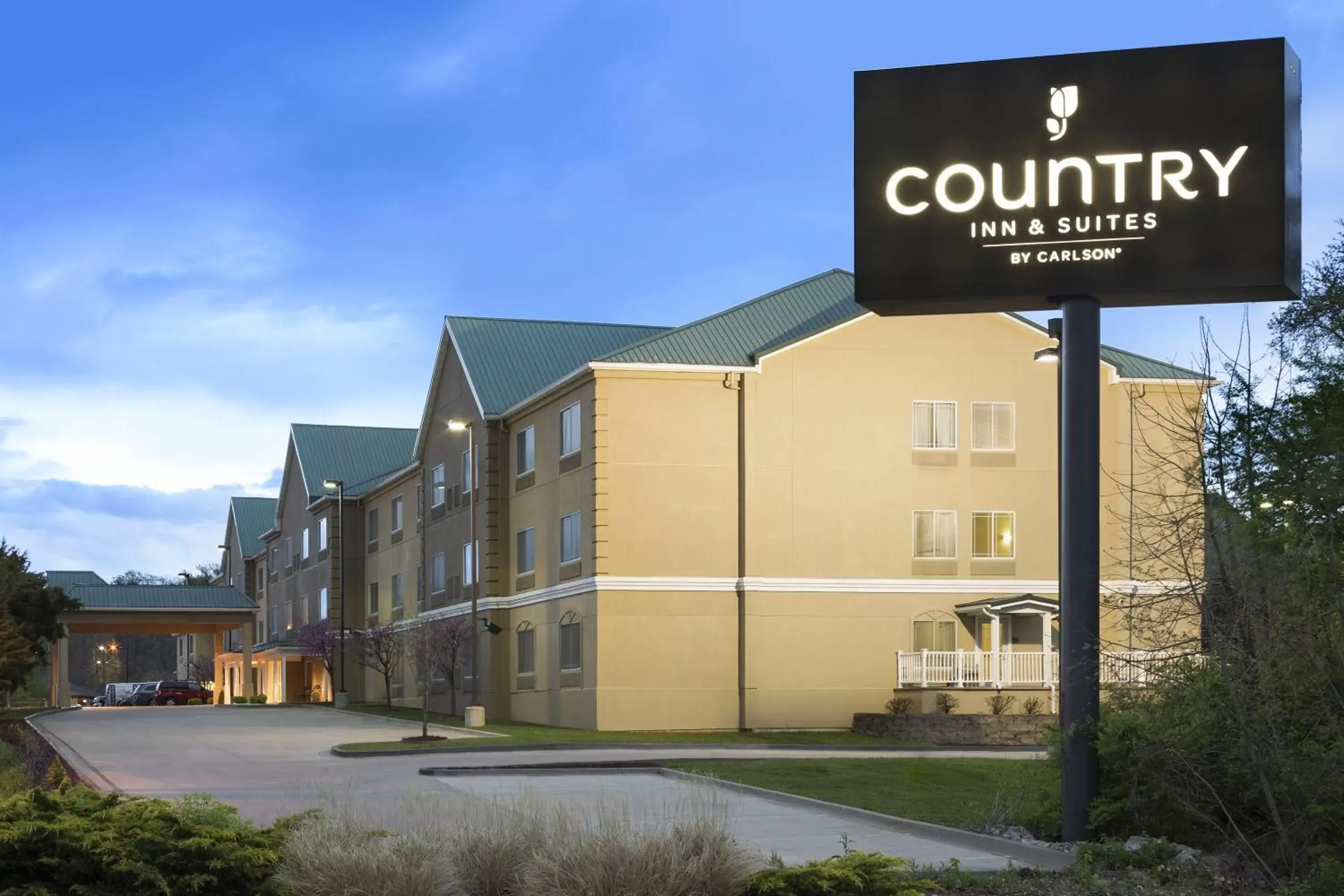 Facade/entrance, Property Building in Country Inn & Suites by Radisson, Columbia, MO