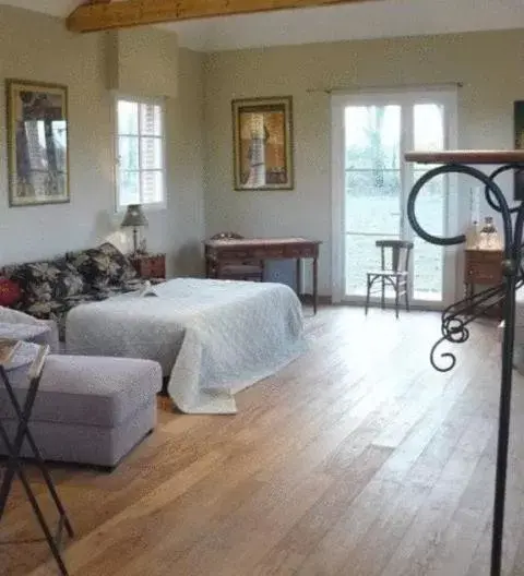 Triple Room - Annex in Chateau De La Moriniere Triple Room - Annex in Chateau De La Moriniere