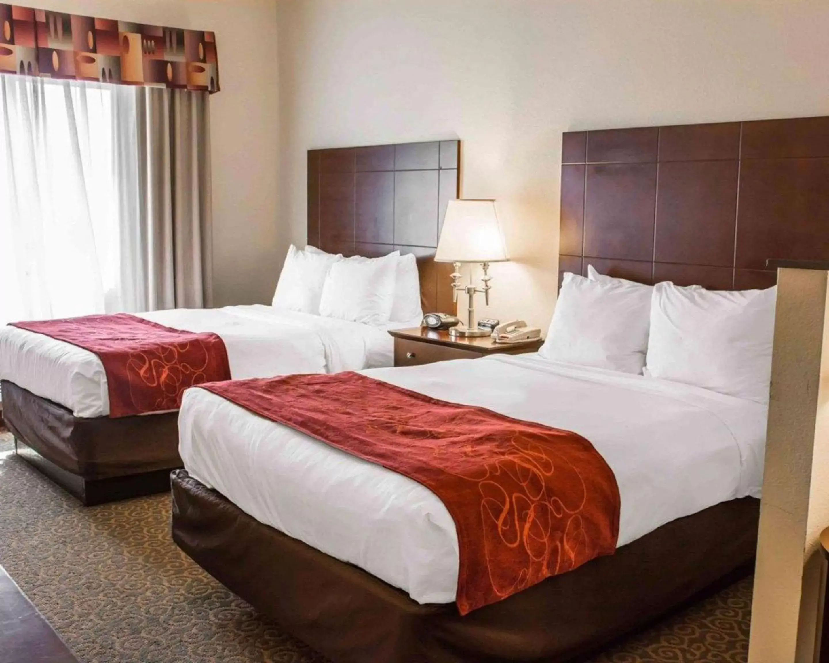 Photo of the whole room, Bed in Comfort Suites Huntsville Research Park Area