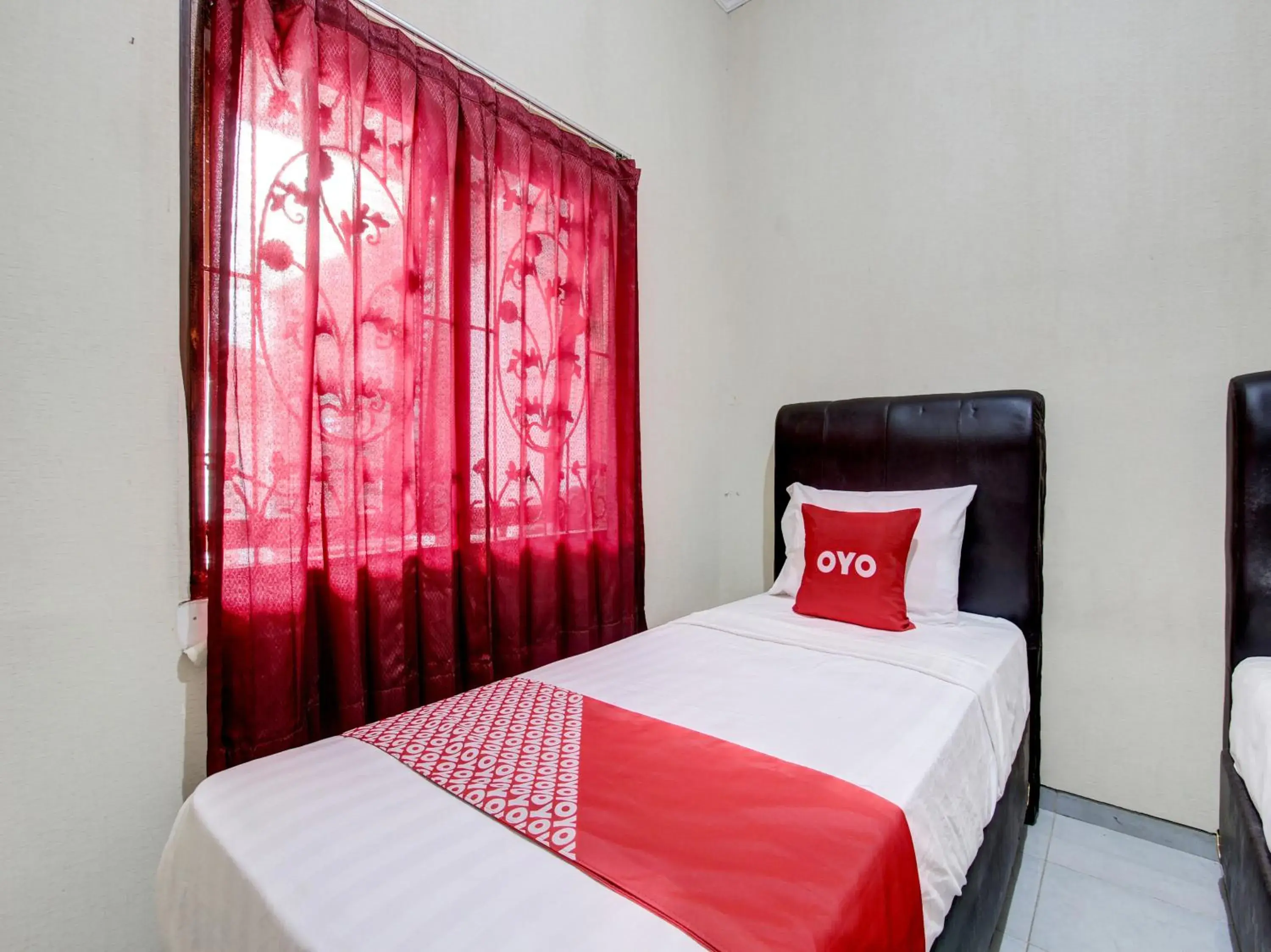 Bedroom, Bed in OYO 92511 Dias Guesthouse Syariah