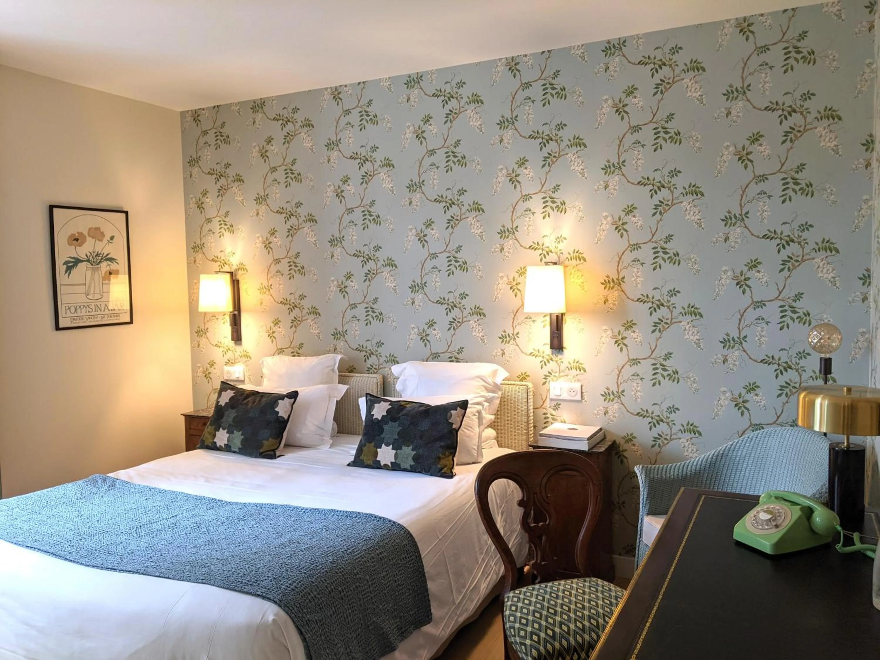 Bedroom, Bed in Hôtel Le Saint Christophe