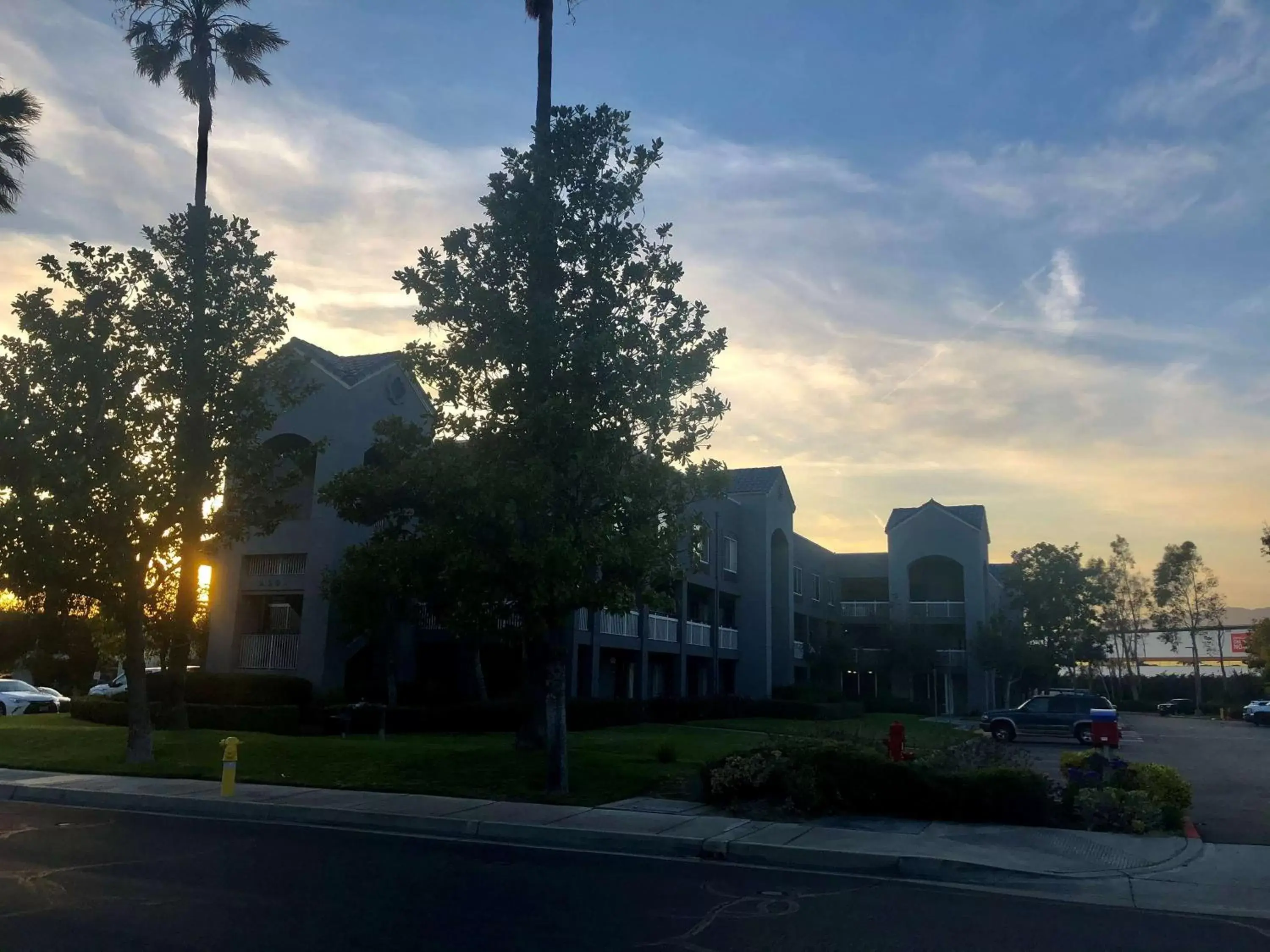 Property building, Sunrise/Sunset in SureStay Hotel by Best Western Ontario Airport