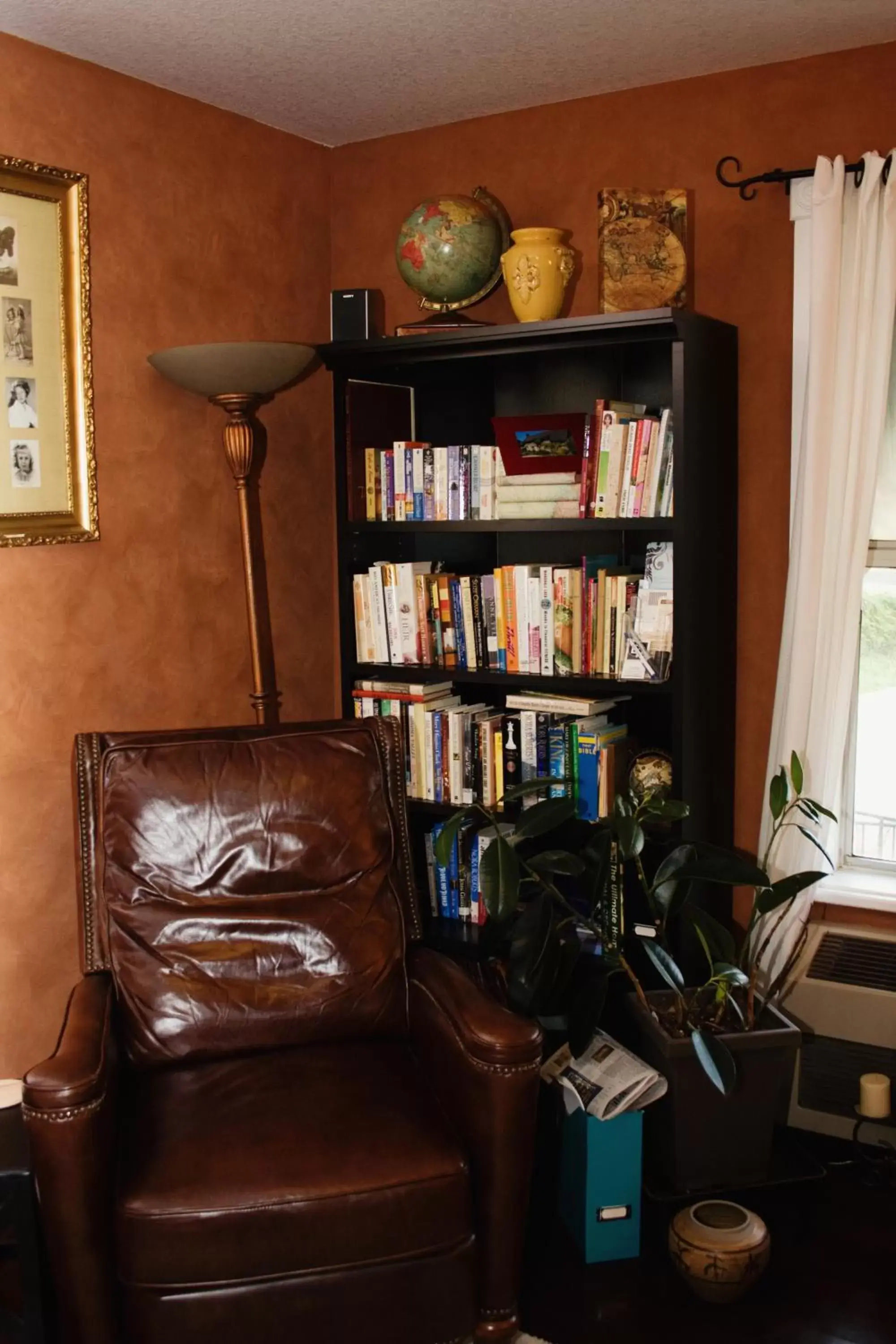 Library in Woodstock Inn Bed & Breakfast