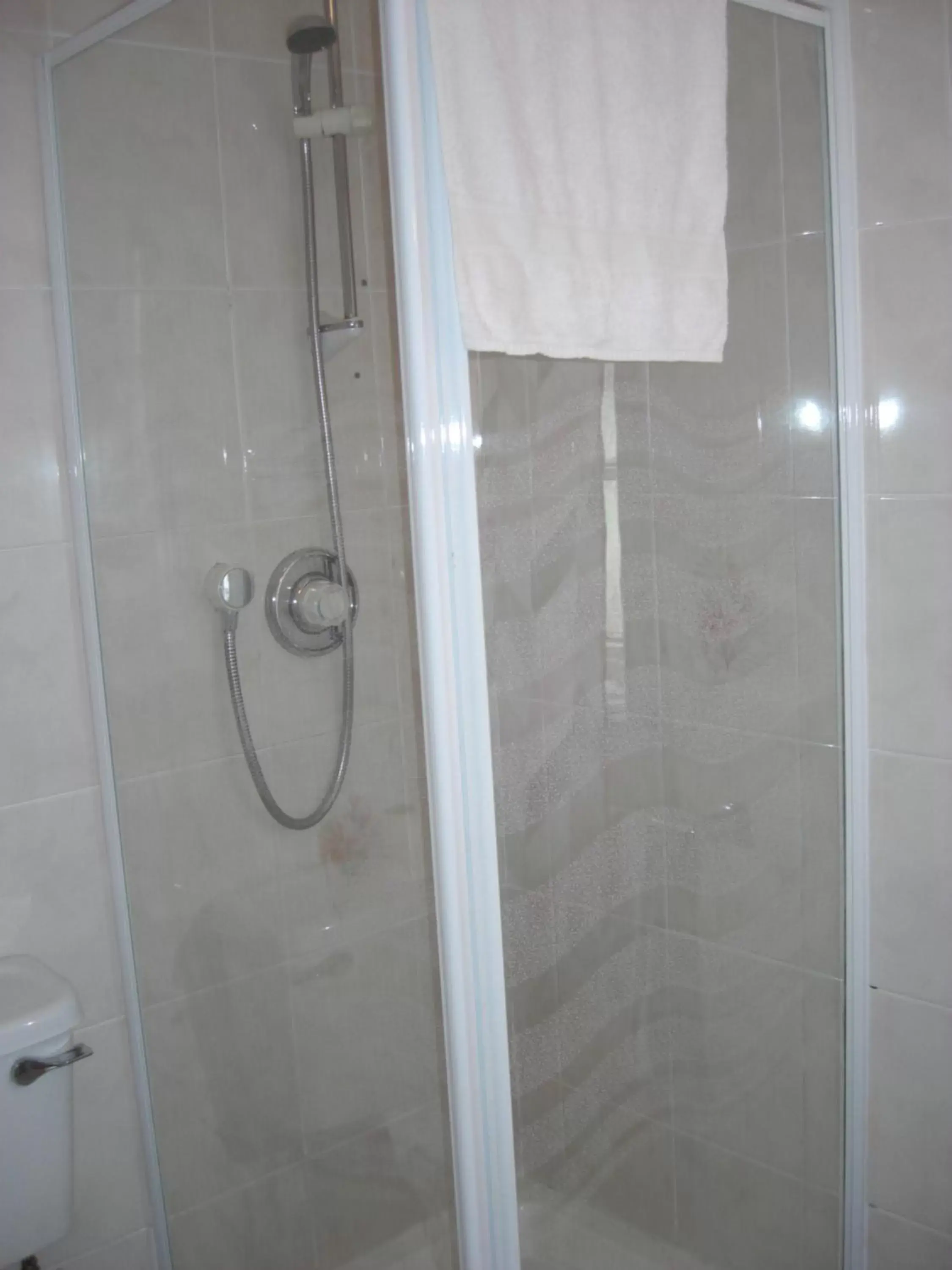 Shower, Bathroom in Lynebank House Hotel, Bed & Breakfast