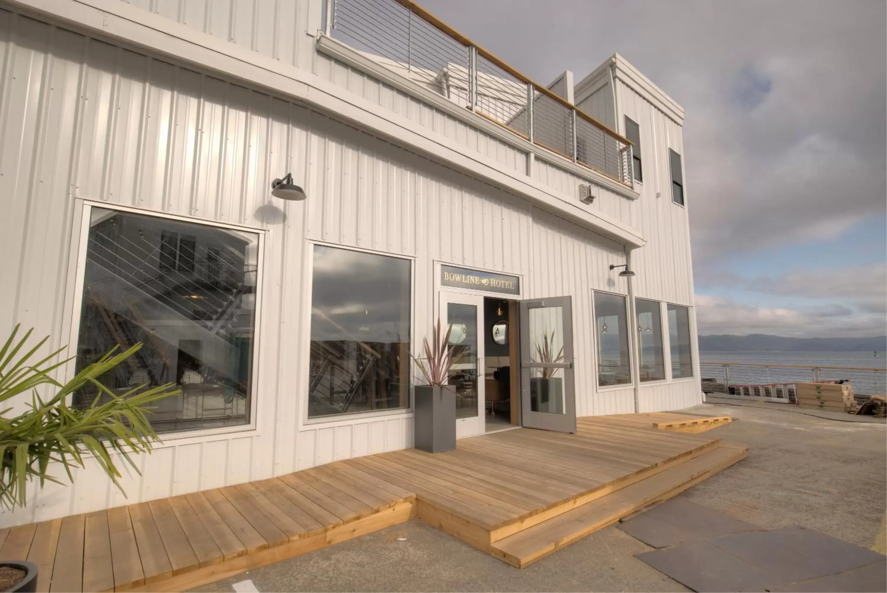 Property building in Bowline Hotel Property building in Bowline Hotel