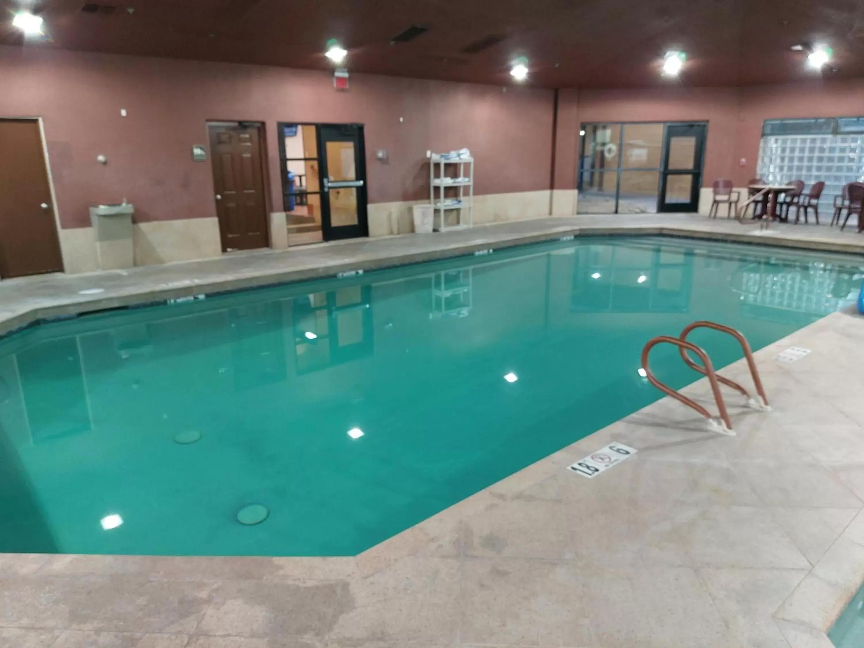 , Swimming Pool in Comfort Inn Near Grand Canyon