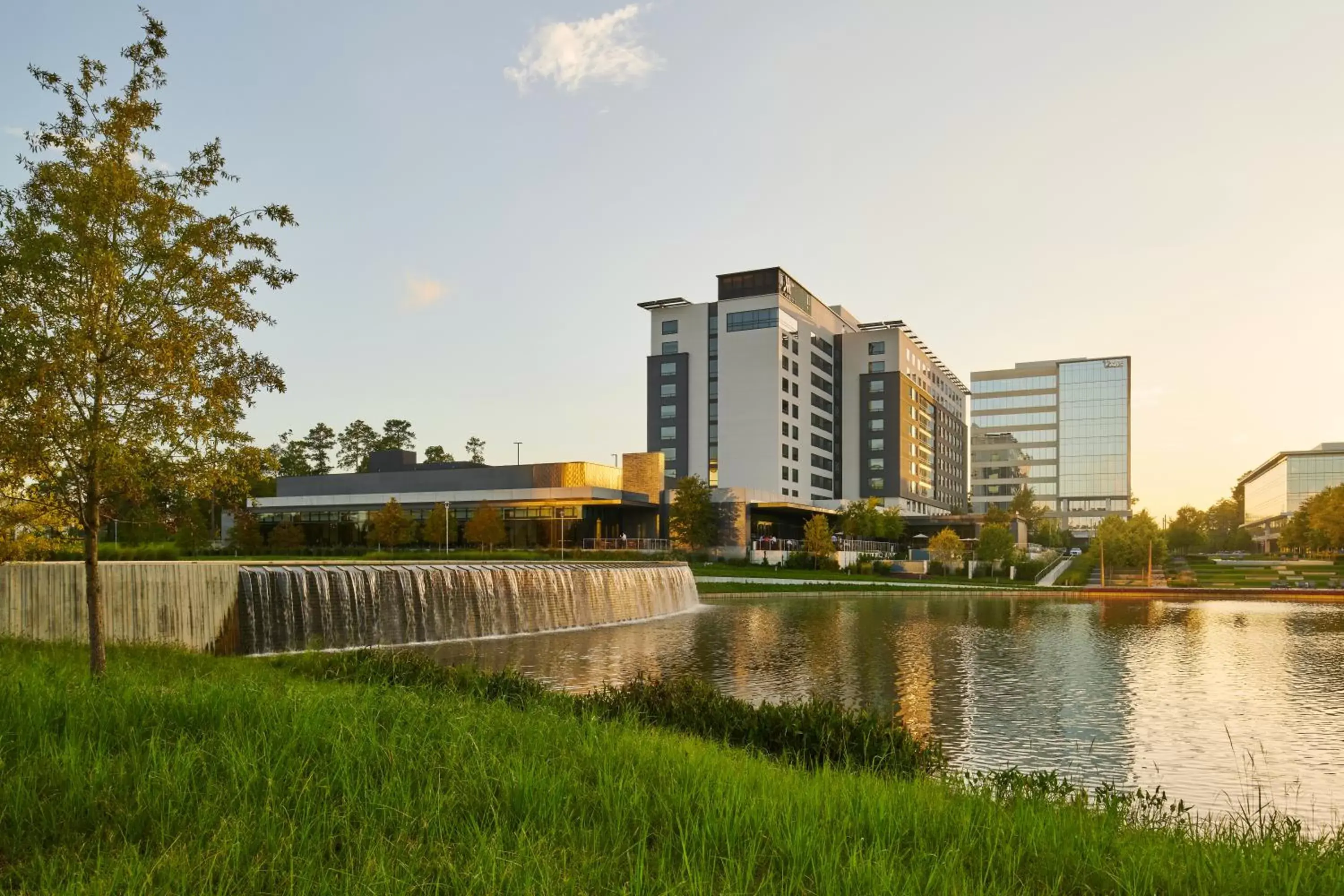 Lake view in Houston CityPlace Marriott at Springwoods Village