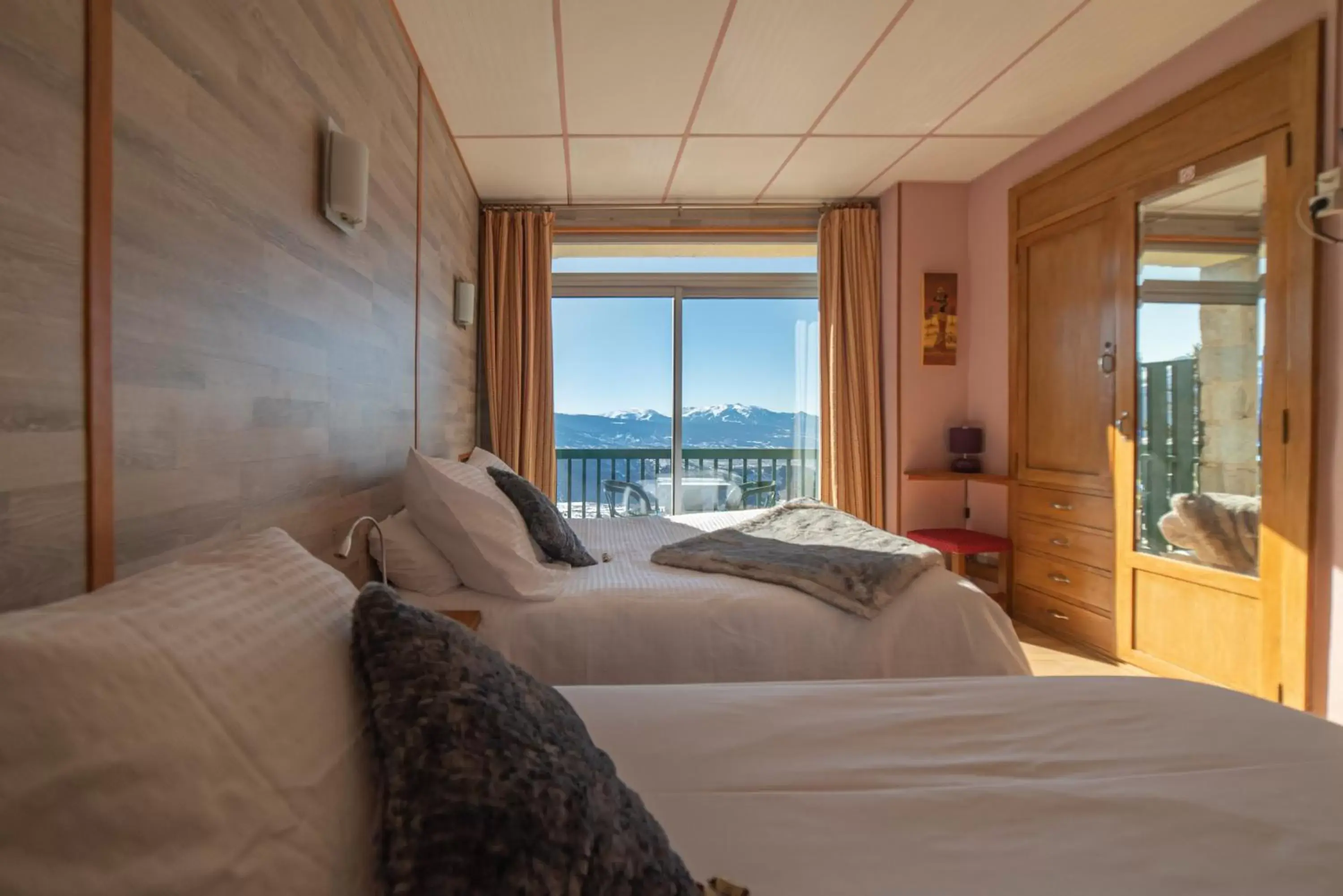 Bedroom in Hotel des Pyrénées