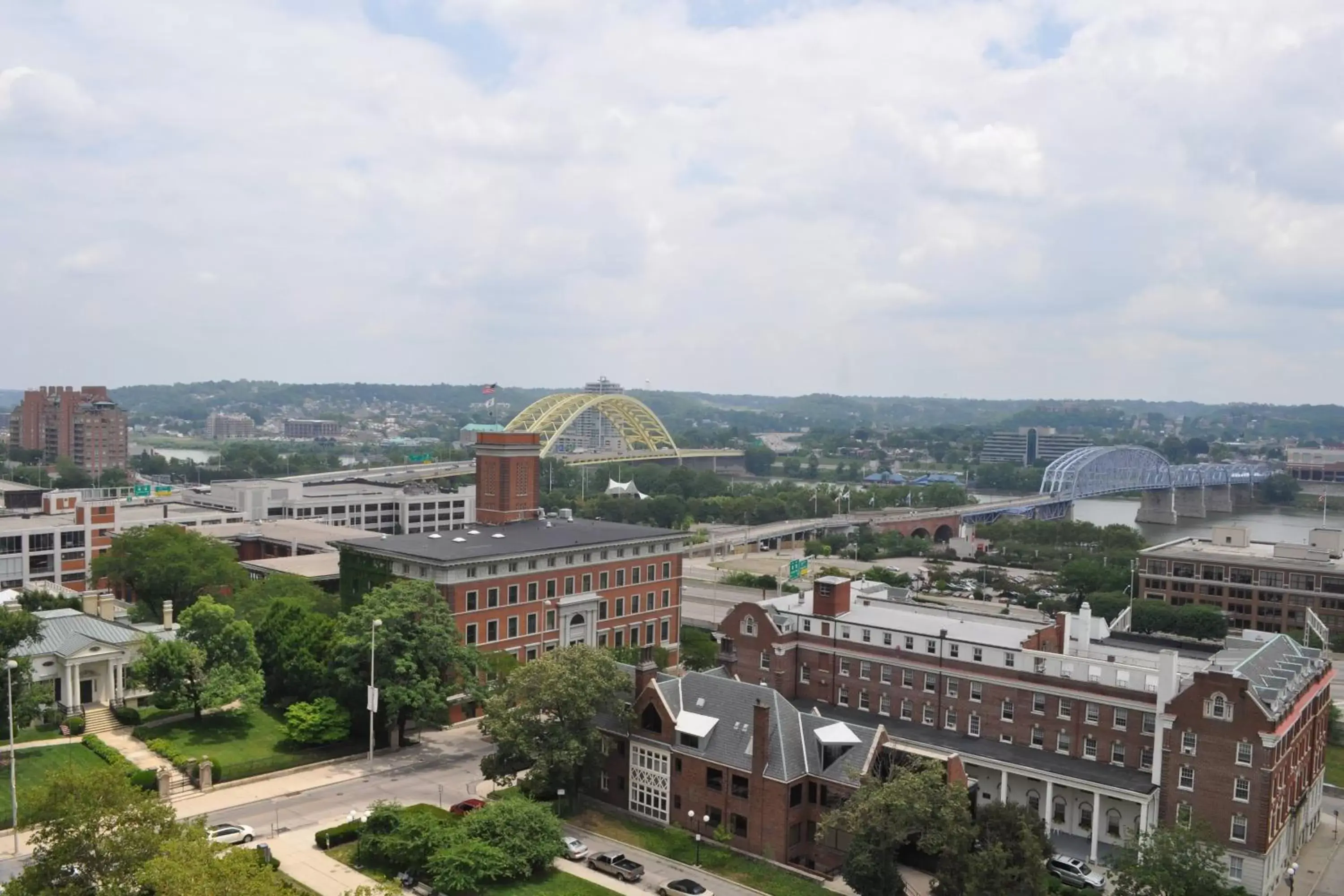 Photo of the whole room, Bird's-eye View in Residence Inn by Marriott Cincinnati Downtown/The Phelps