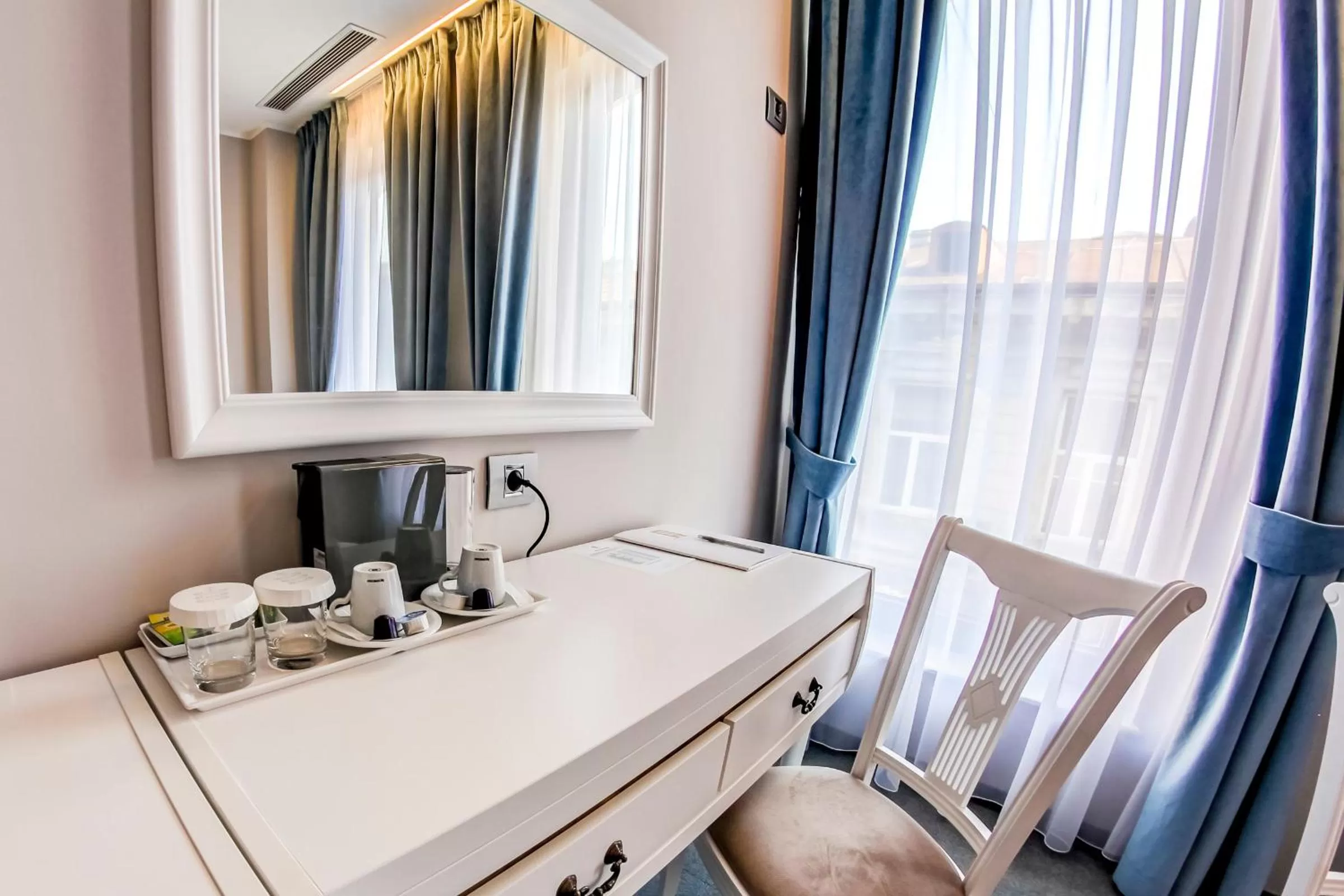 Coffee/tea facilities in New Era Hotel Old Town Party Zone Bucharest- parking with fee nearby - NOT at the hotel !