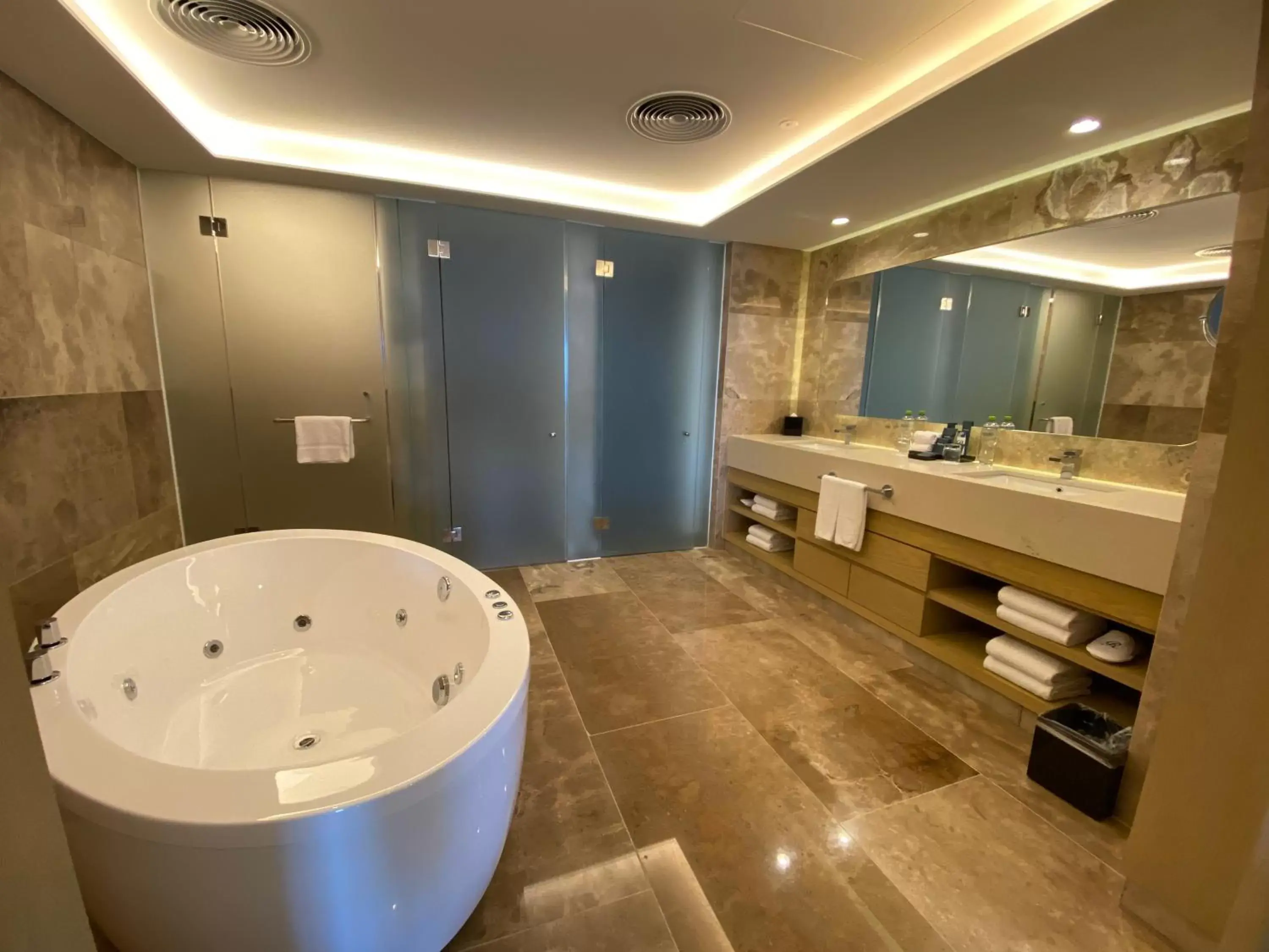 Bathroom in Royalton Splash Riviera Cancun, An Autograph Collection All-Inclusive Resort