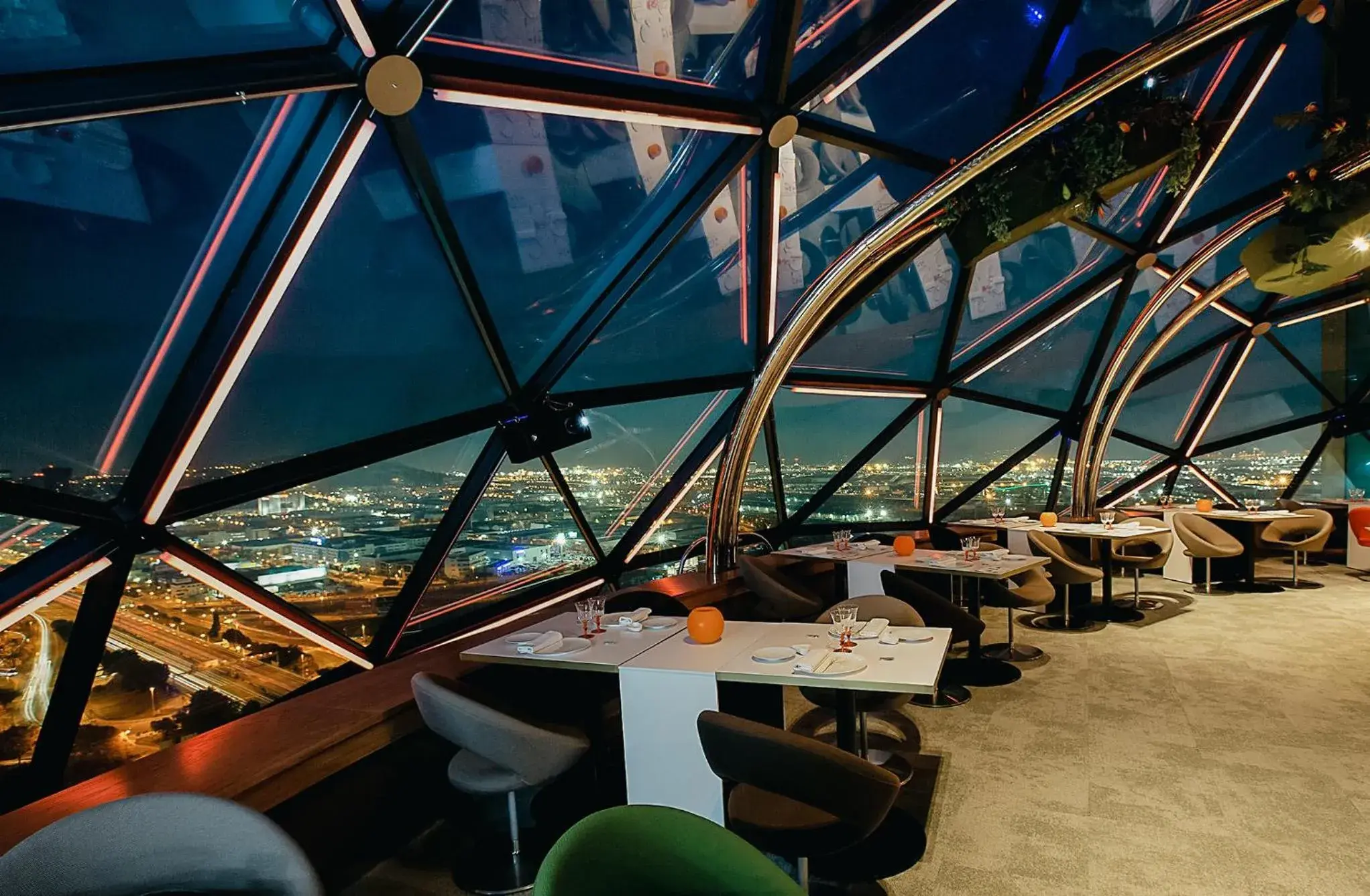 Restaurant/places to eat in Hesperia Fira Restaurant/places to eat in Hesperia Fira