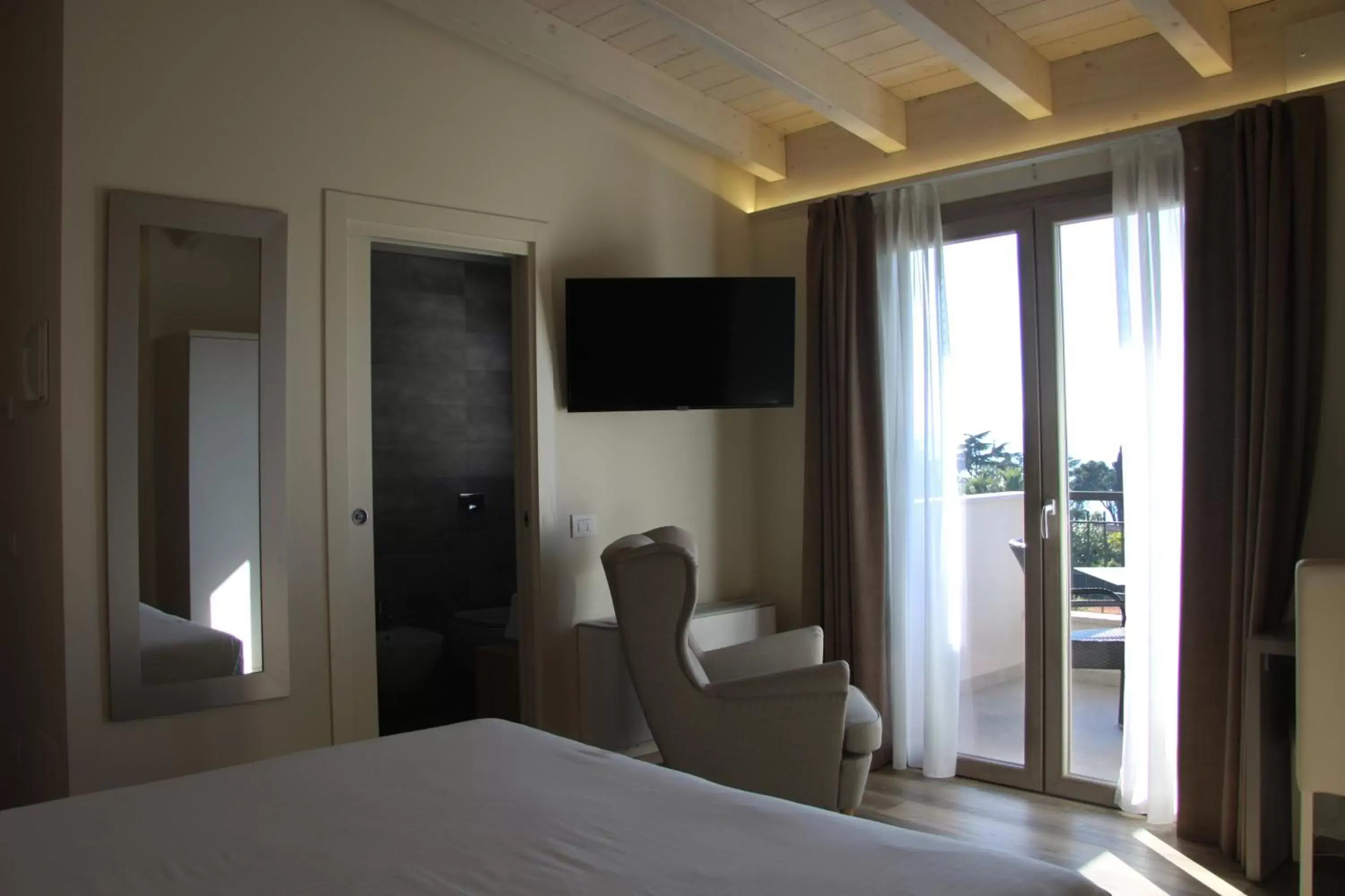 Bedroom, TV/Entertainment Center in Hotel Berta