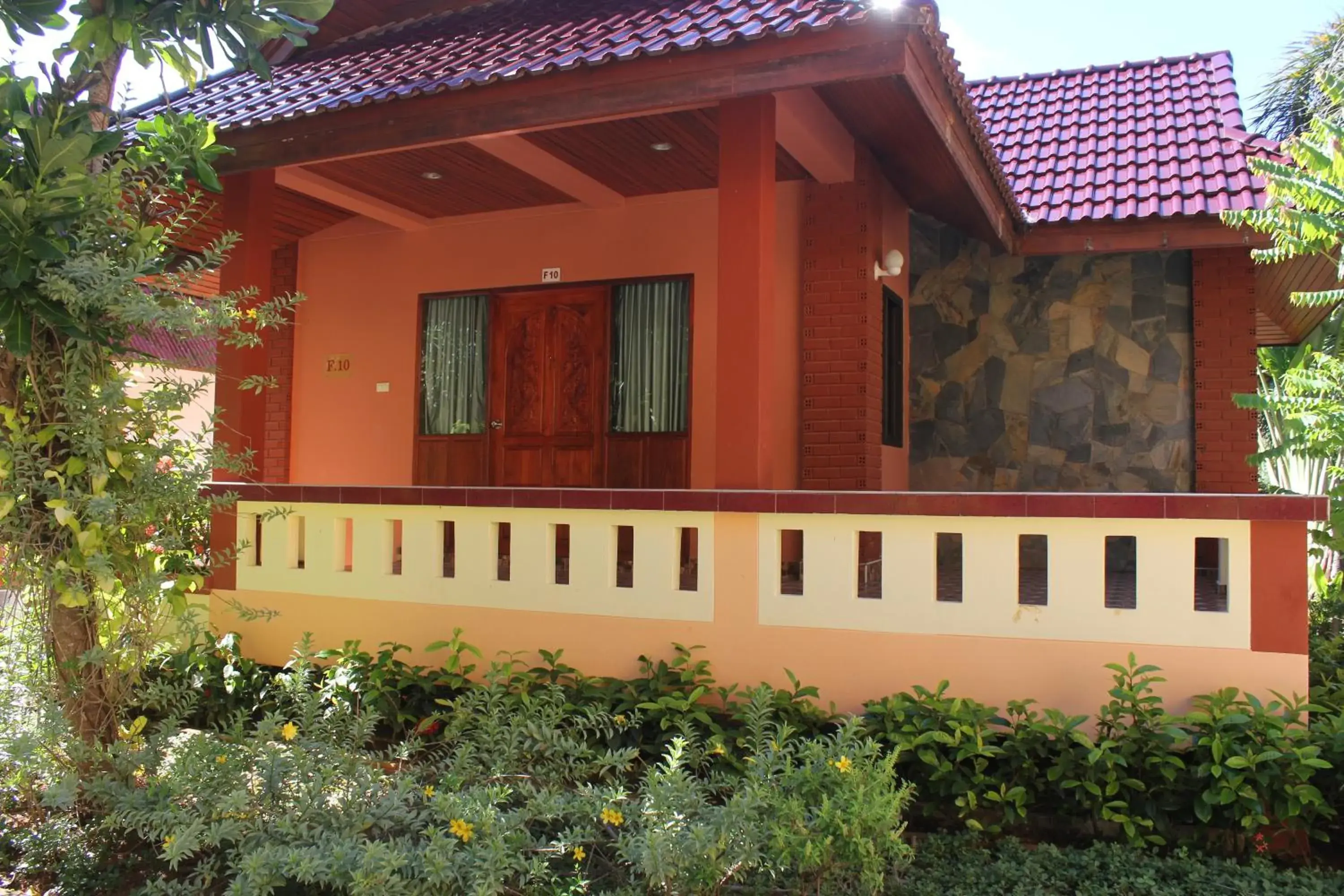 Facade/entrance, Property Building in D.R. Lanta Bay Resort