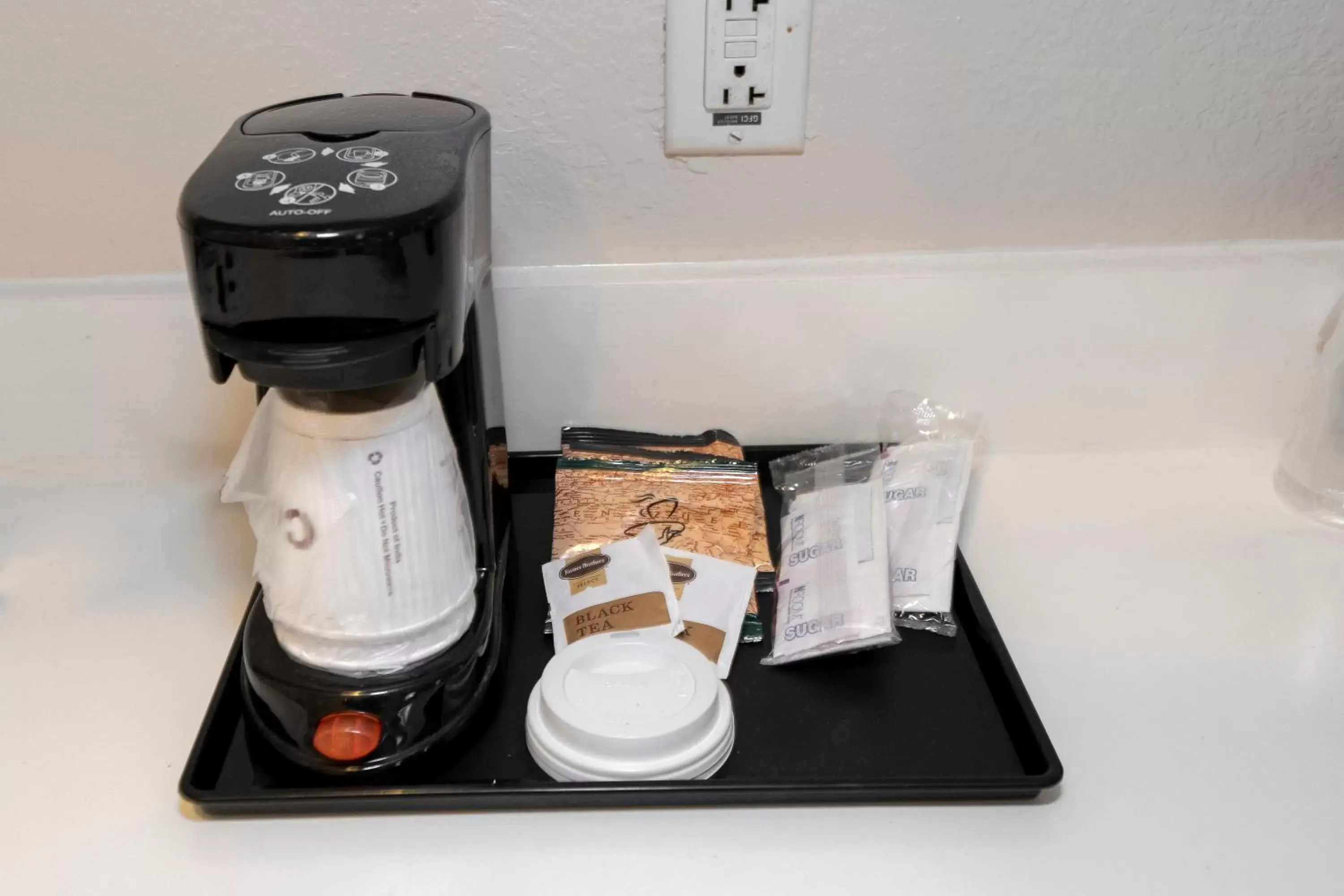 Photo of the whole room, Coffee/Tea Facilities in Red Roof Inn & Suites Pensacola-NAS Corry