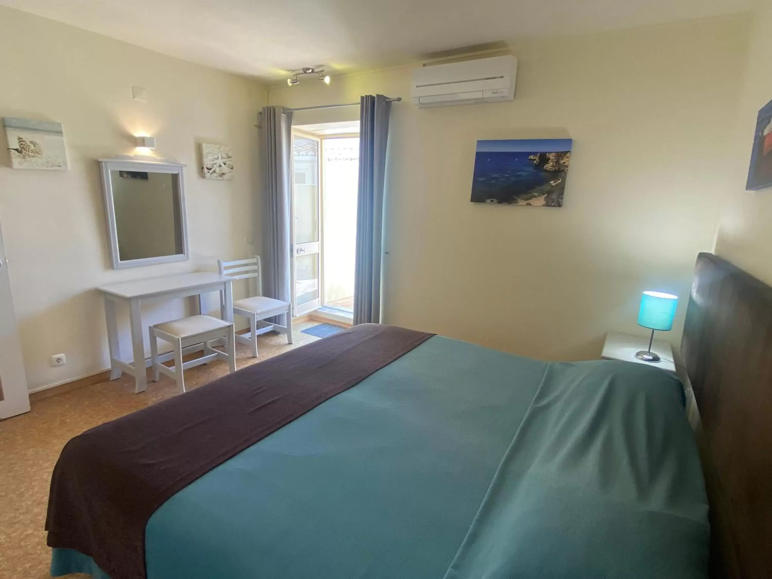 Bed in Luz Beach Apartments