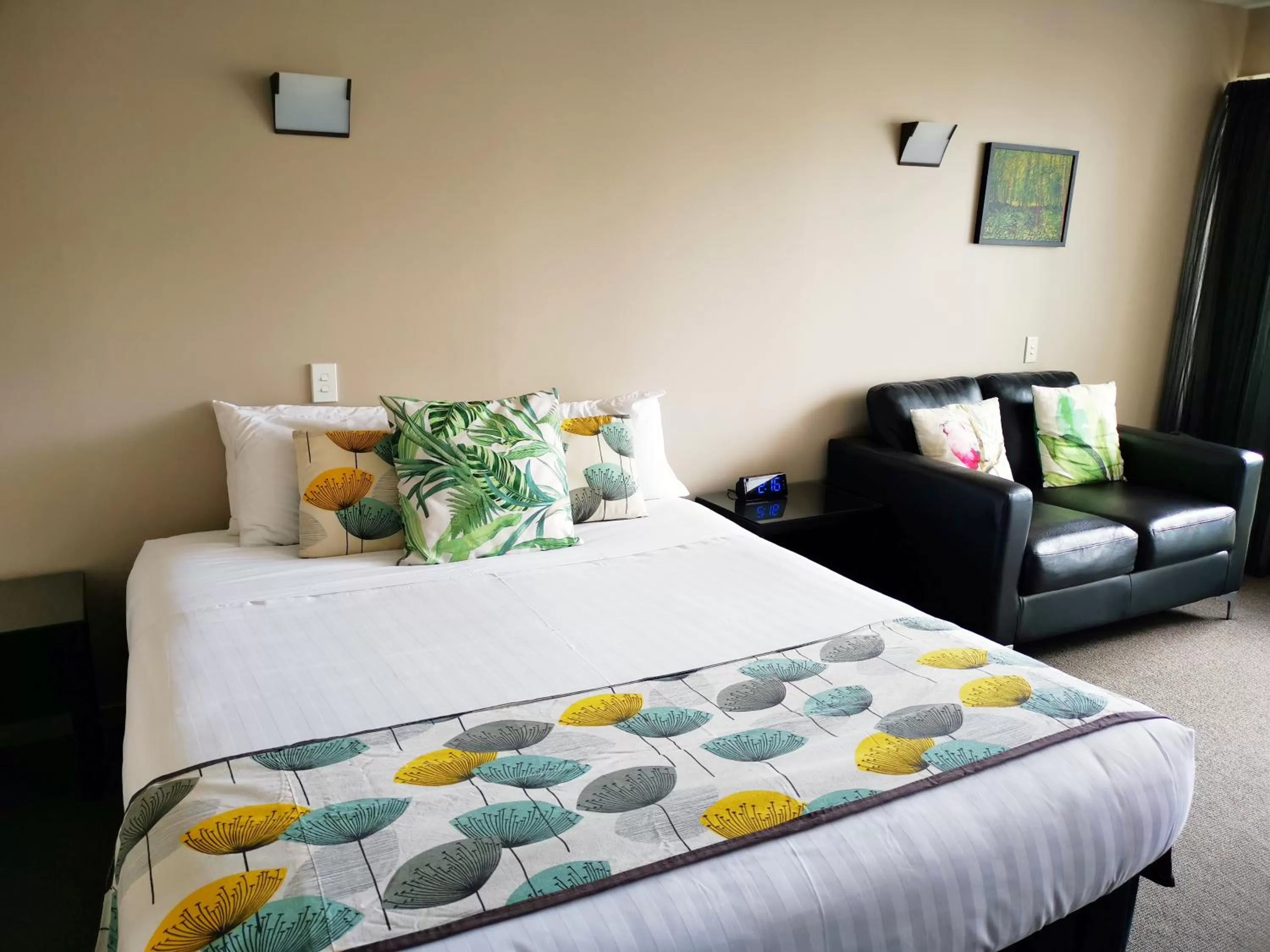 Bed in Belmont Motor Inn