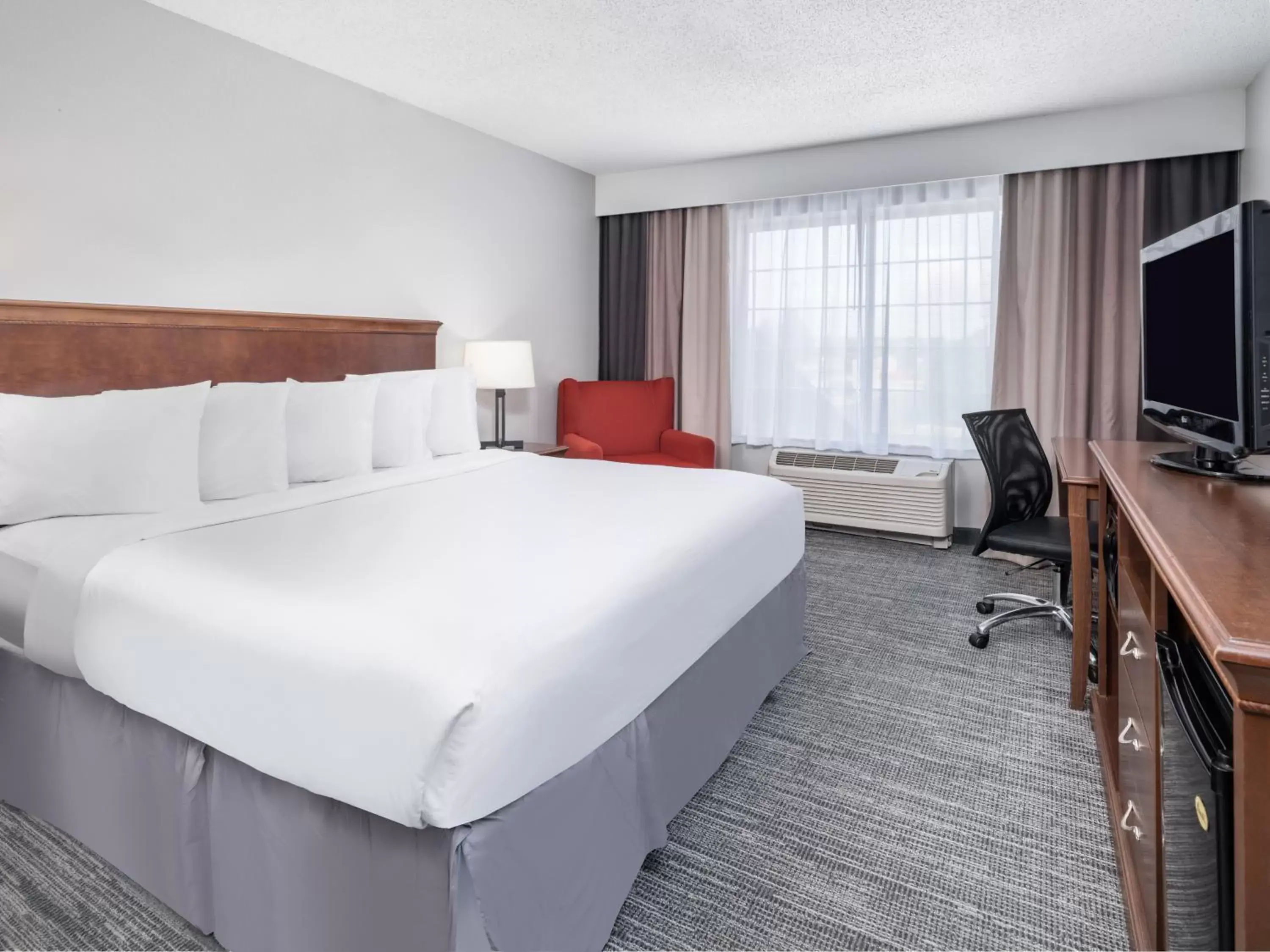 Bedroom, Bed in Country Inn & Suites by Radisson, Toledo, OH