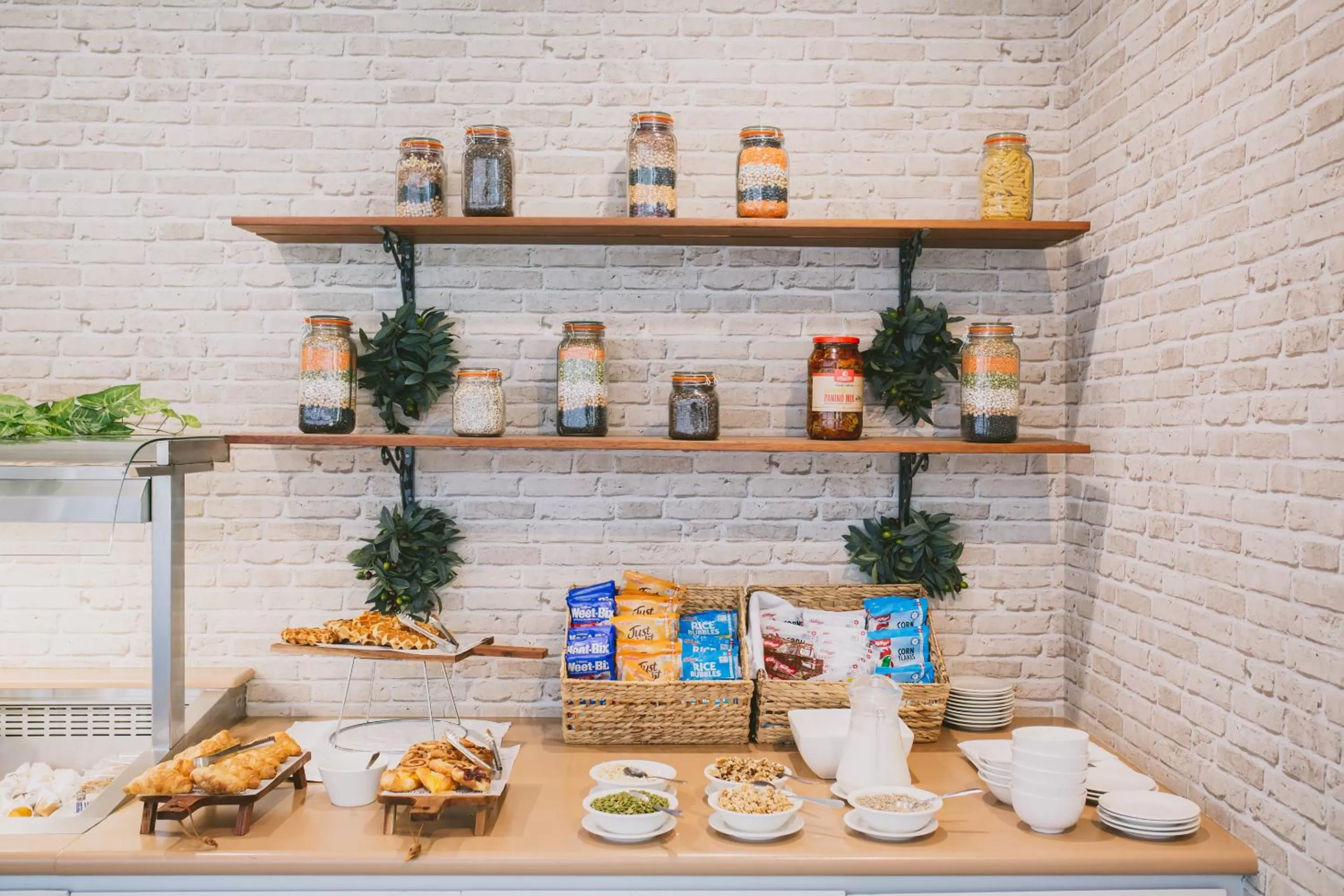 Buffet breakfast in Mercure Brisbane Spring Hill