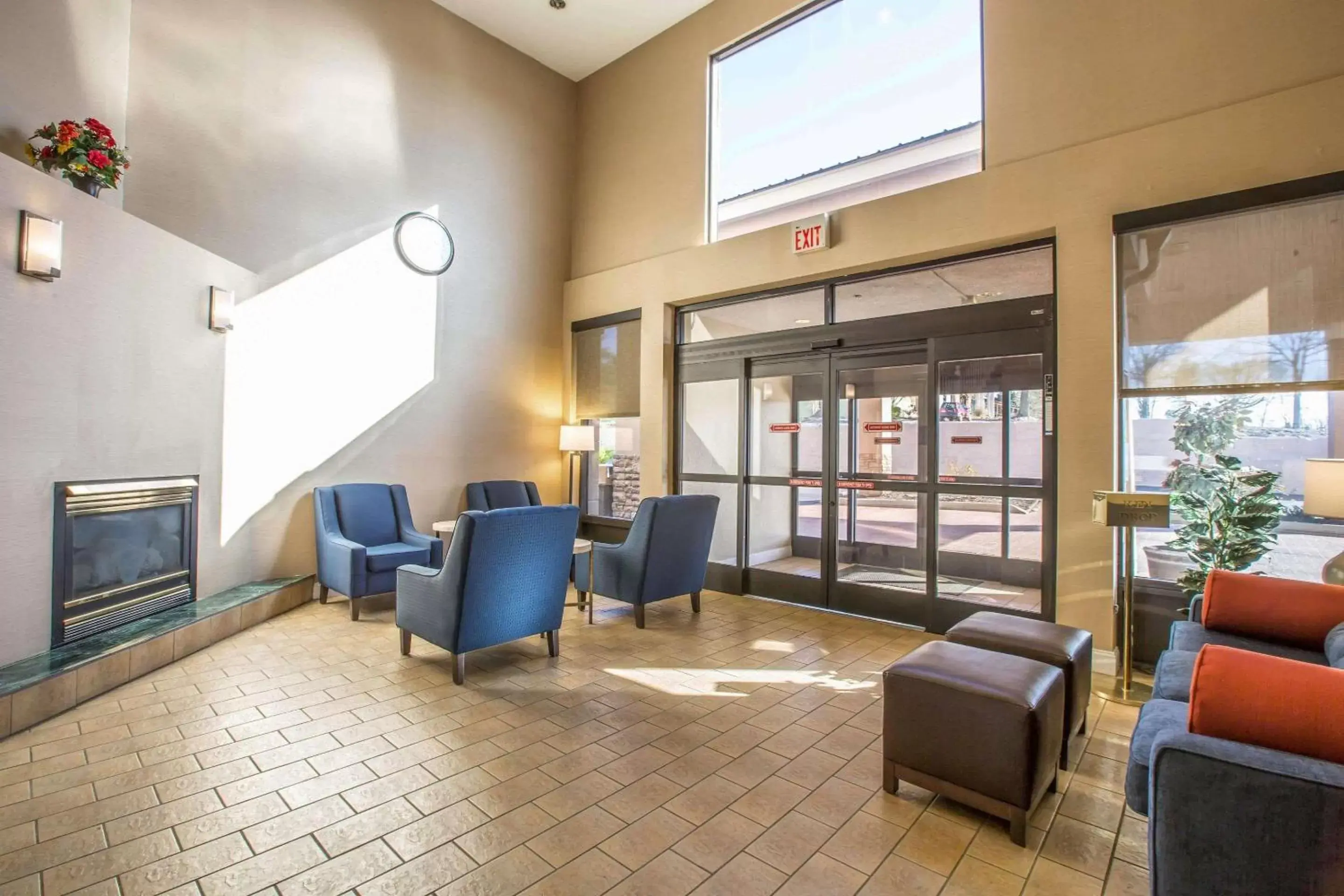 Lobby or reception, Seating Area in Quality Suites