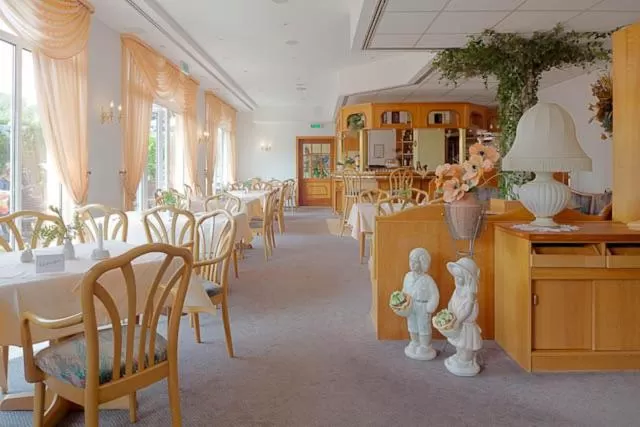 Restaurant/places to eat in Sporthotel Malchow Hotel Garni HP ist möglich