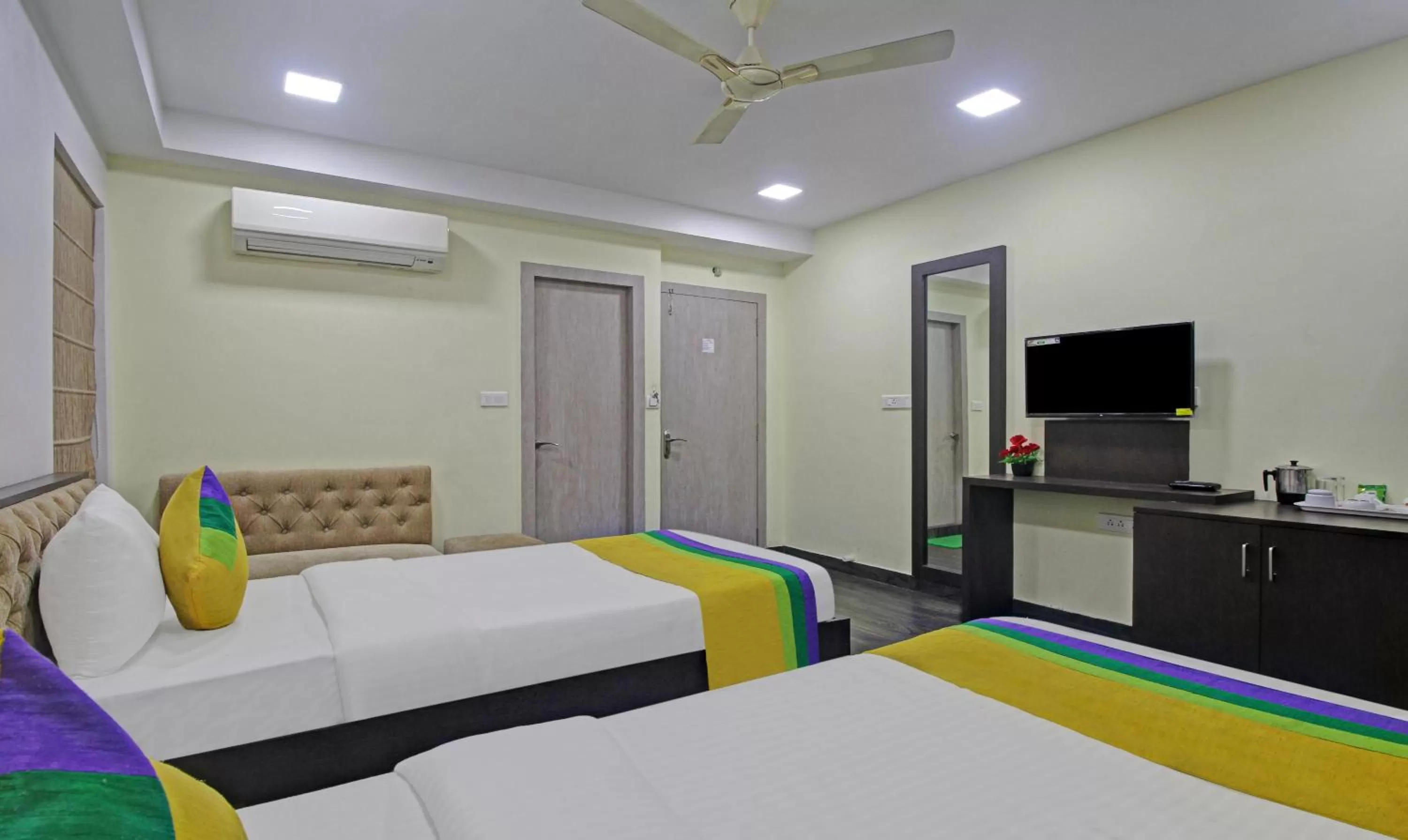 TV and multimedia, Bed in Itsy Hotels Reotel Near Rabindra Sarobar